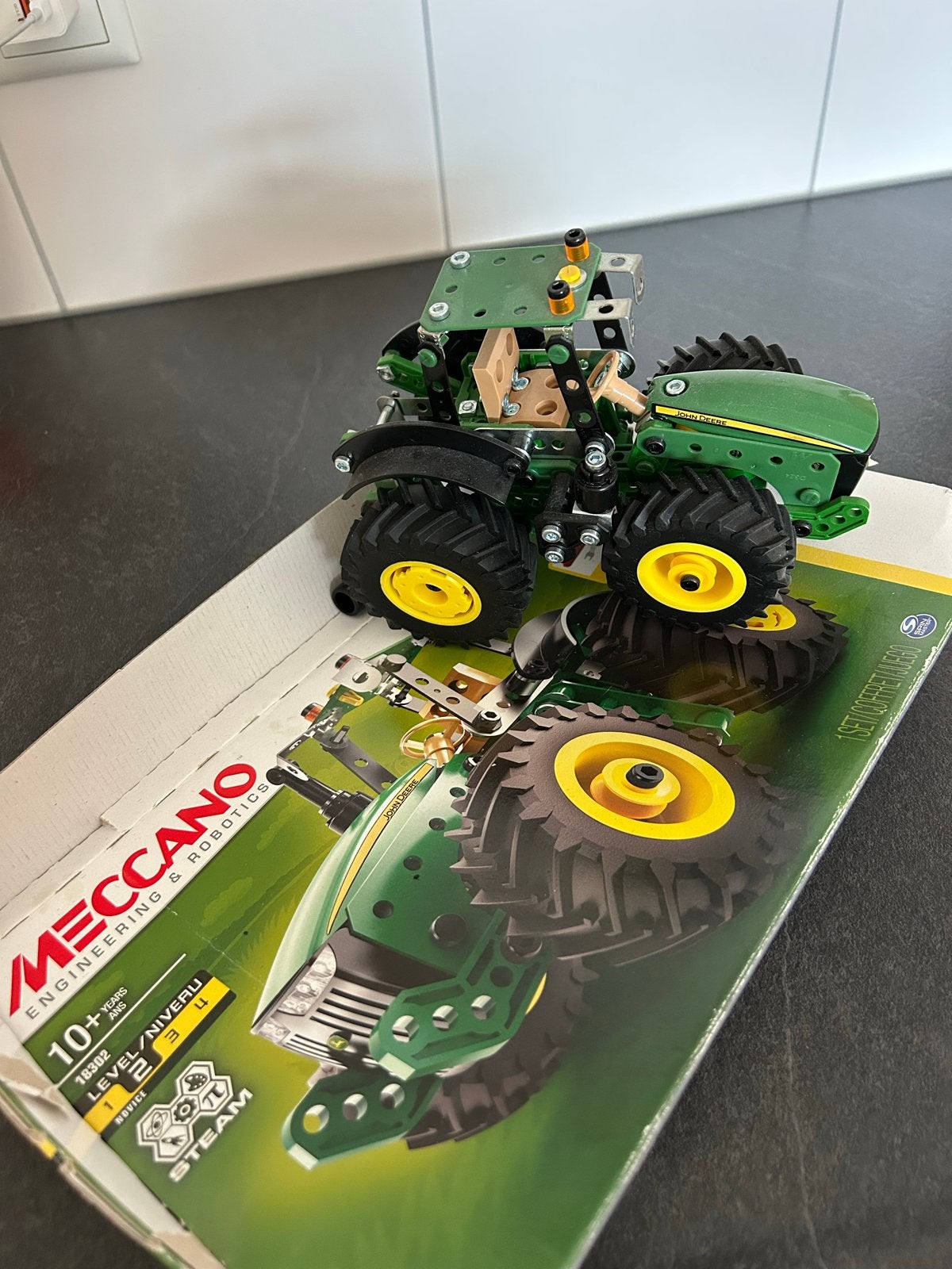 Meccano John Deere Tractor Bouwpakket - Zo goed als nieuw, Zo goed als nieuw, Ophalen, Overige merken, Groter dan 1:32