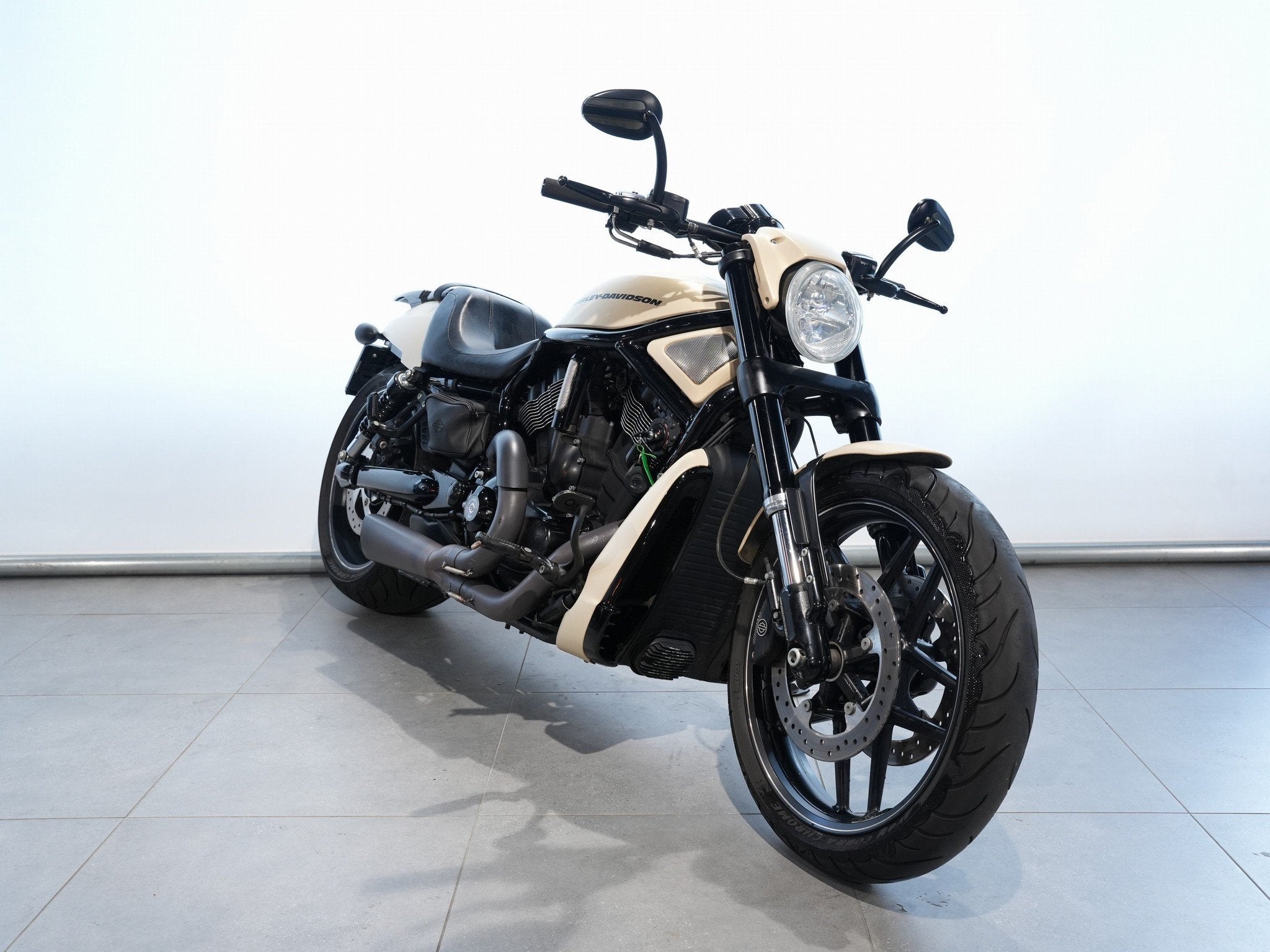 Harley-Davidson NIGHT ROD SPECIAL (bj 2013), Laan van Vredenoord 33
2289 DA  Rijswijk, Chopper, Bedrijf, Meer dan 35 kW