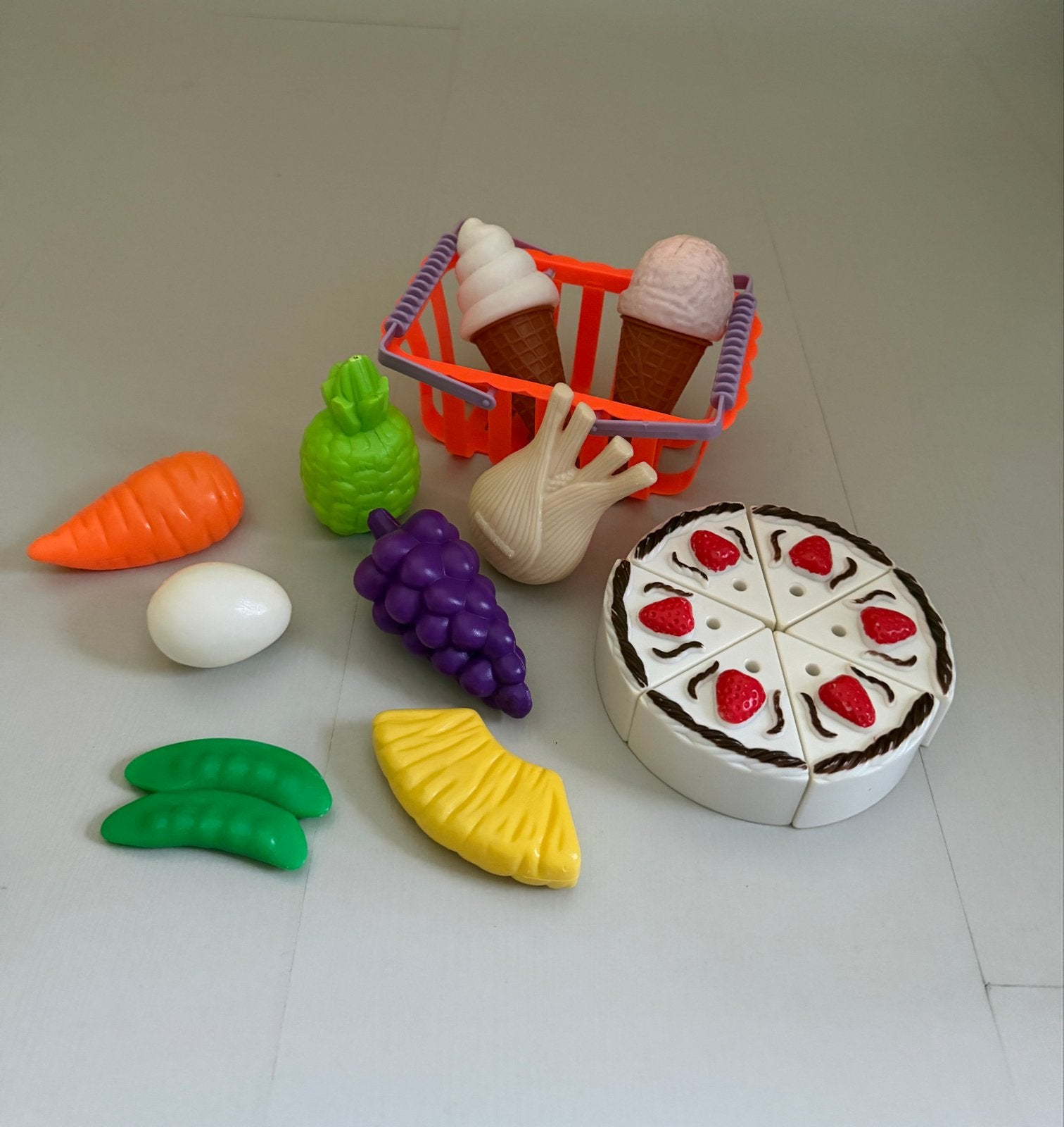 Speelgoed boodschappenmand met fruit, groenten en taart, Ophalen, Gebruikt, Jongen of Meisje