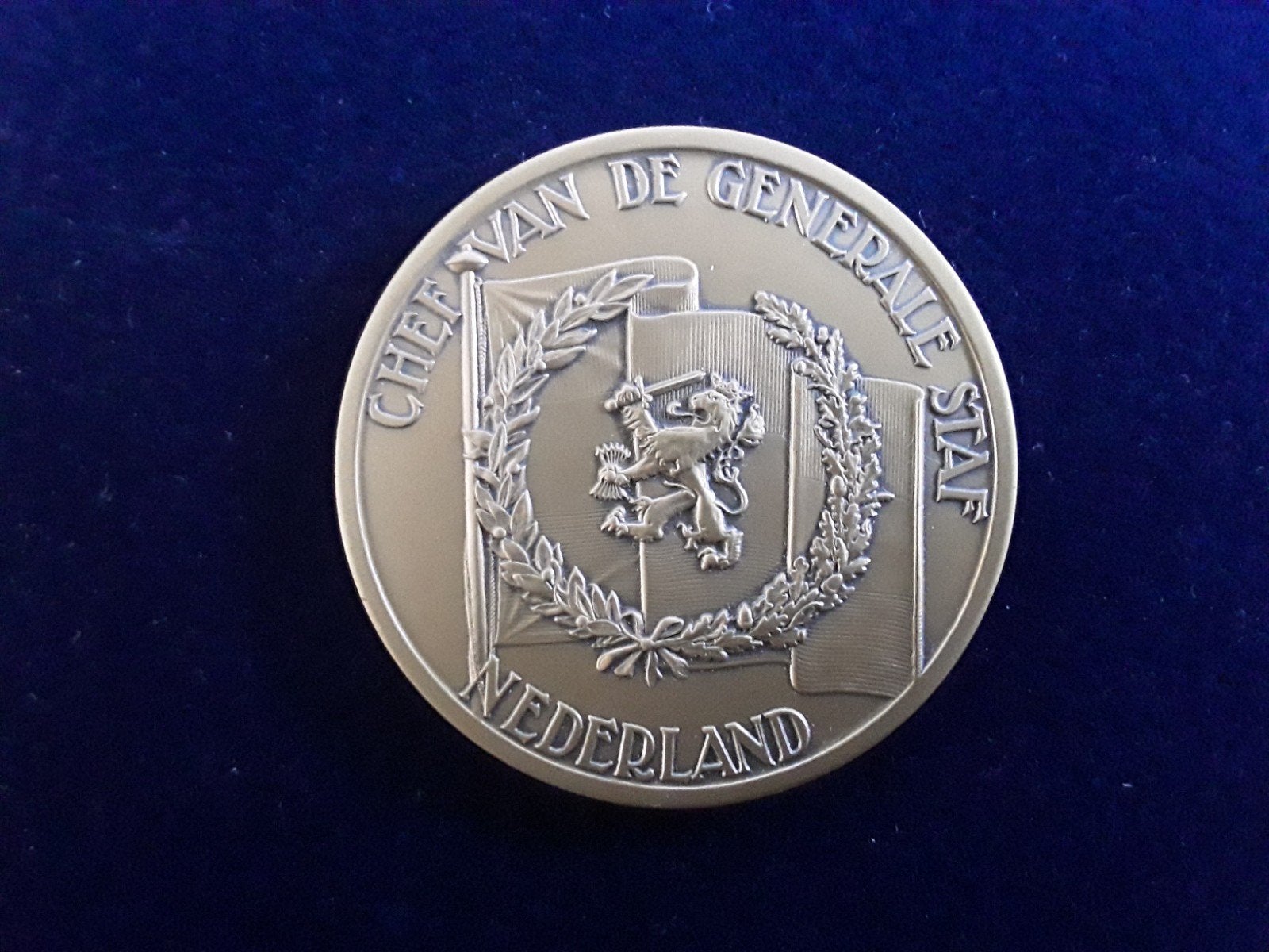 Grote medaille K.O.S. schermbond 1961 degen, Verzamelen, Militaria | Algemeen, Ophalen of Verzenden, Landmacht, Nederland, Lintje, Medaille of Wings