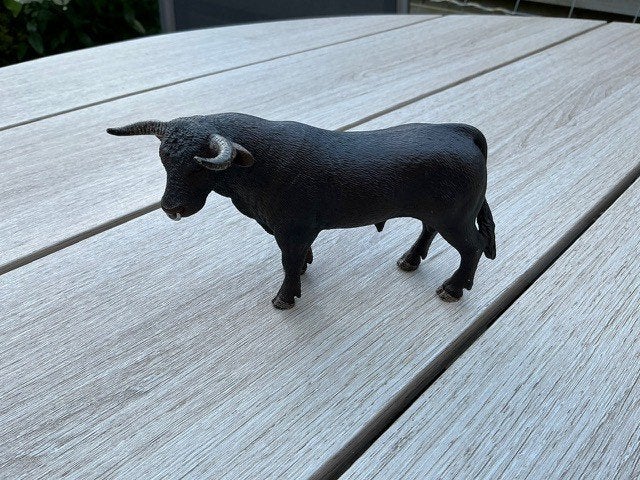 Schleich 13875 Zwarte (Spaanse) stier, Verzamelen, Dierenverzamelingen, Ophalen of Verzenden, Zo goed als nieuw, Boerderijdier