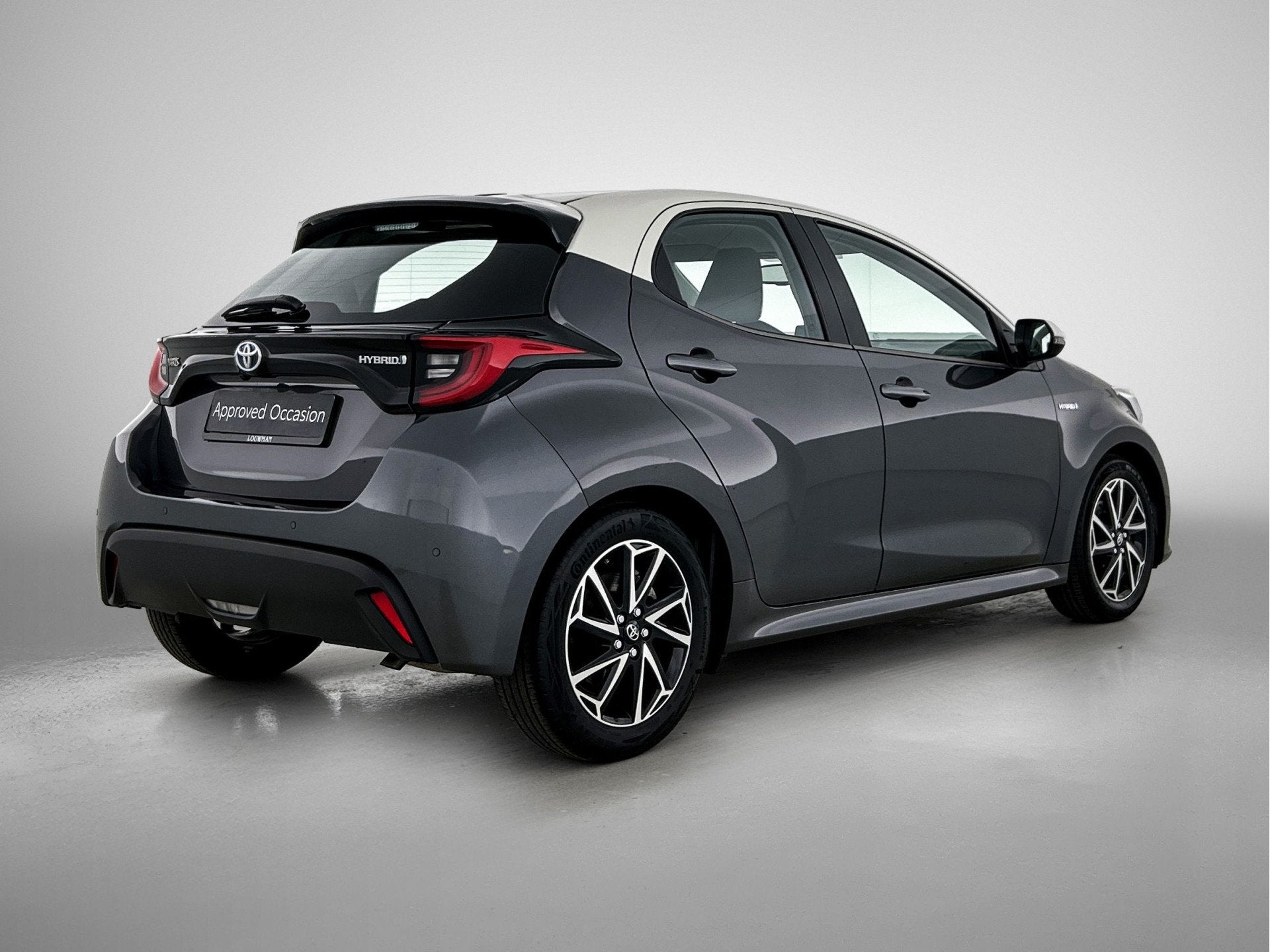 Toyota Yaris 1.5 Hybrid Style bi-tone | Head-Up Display| Par, 12 maanden, Stof, Gebruikt, Zwart