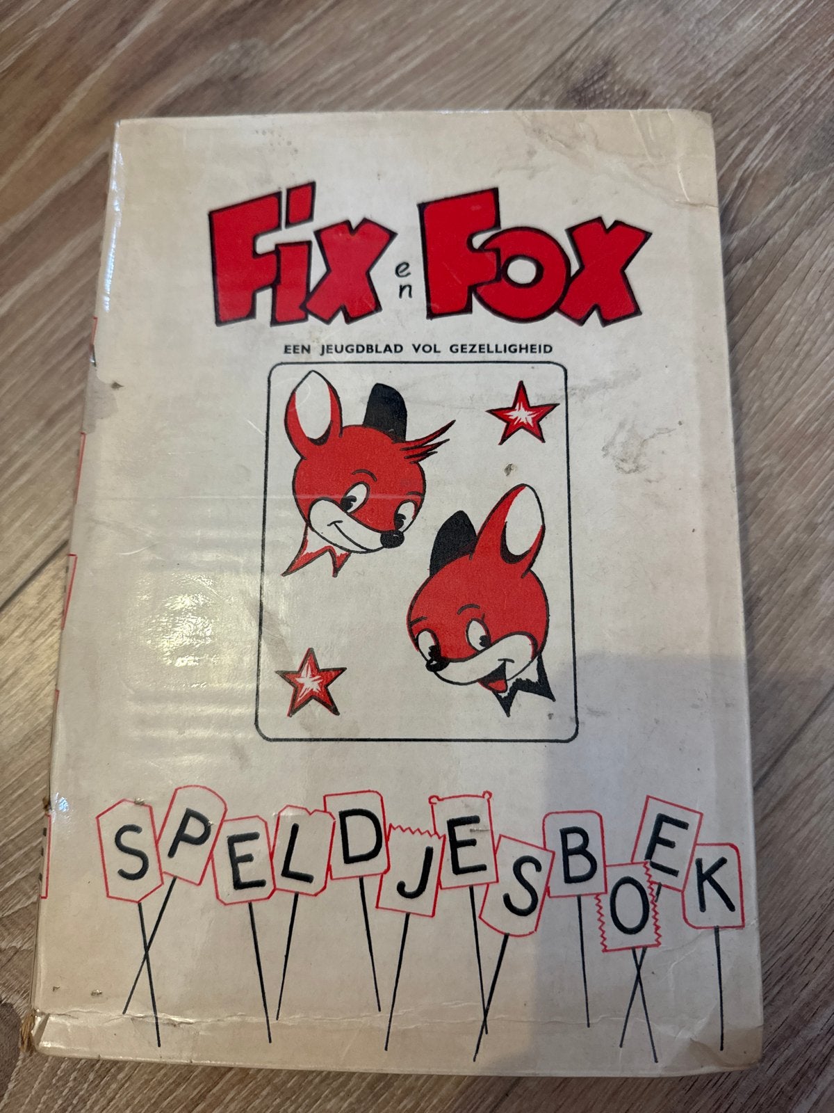 Vintage Fix en Fox Speldjesboek met 100+ Speldjes, Ophalen of Verzenden, Gebruikt, Overige onderwerpen, Speldje of Pin