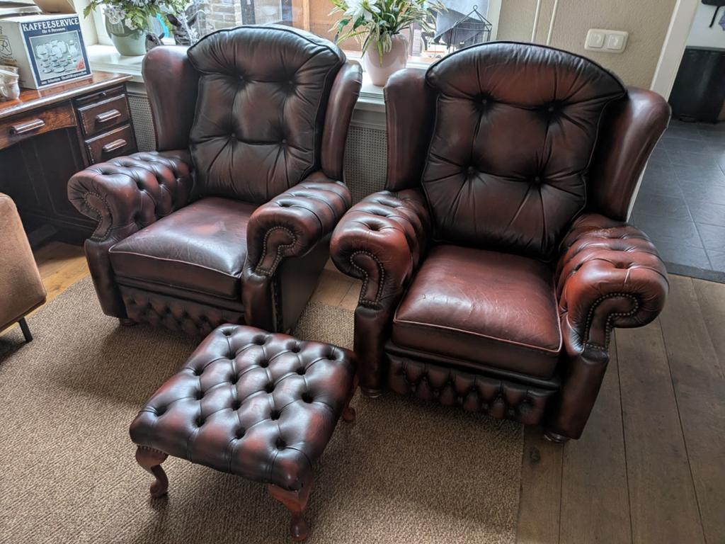 2 Springvale Chesterfield oorfauteuils met hocker, Ophalen, Gebruikt, 75 tot 100 cm, Leer