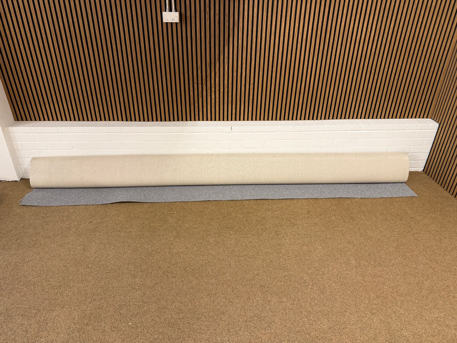 6x3.5M laagpolig tapijt grijs, Huis en Inrichting, Stoffering | Tapijten en Kleden, 200 cm of meer, Ophalen of Verzenden, Zo goed als nieuw