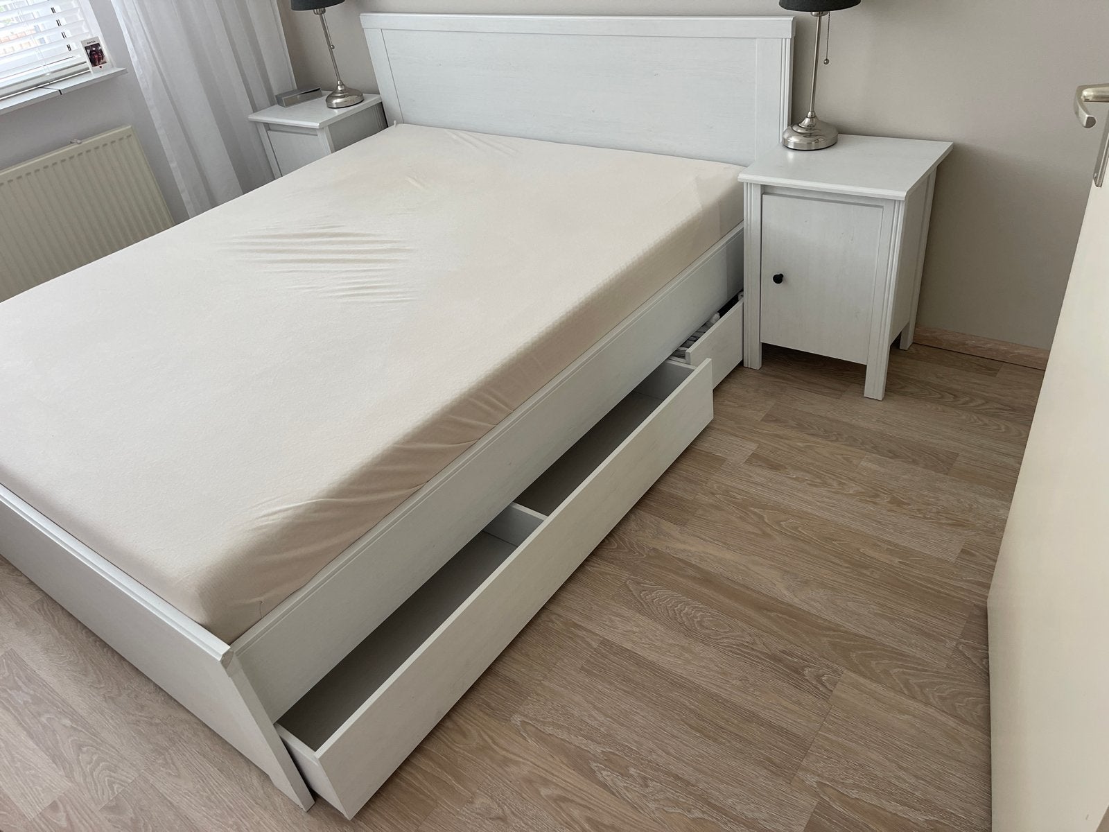 Tweepersoonsbed met opberglades en nachtkastjes, Ophalen, Wit, Tweepersoons, Zo goed als nieuw