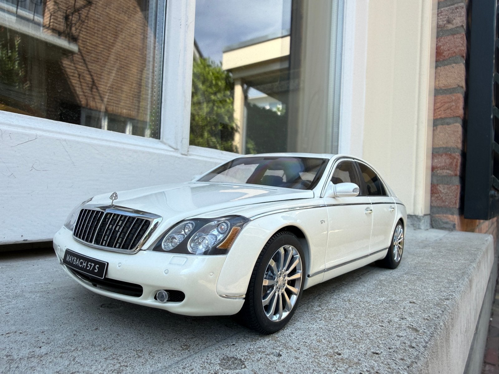 1:18 Maybach 57 S wit 2005 Autoart 76158, Auto, Autoart, Ophalen of Verzenden, Zo goed als nieuw