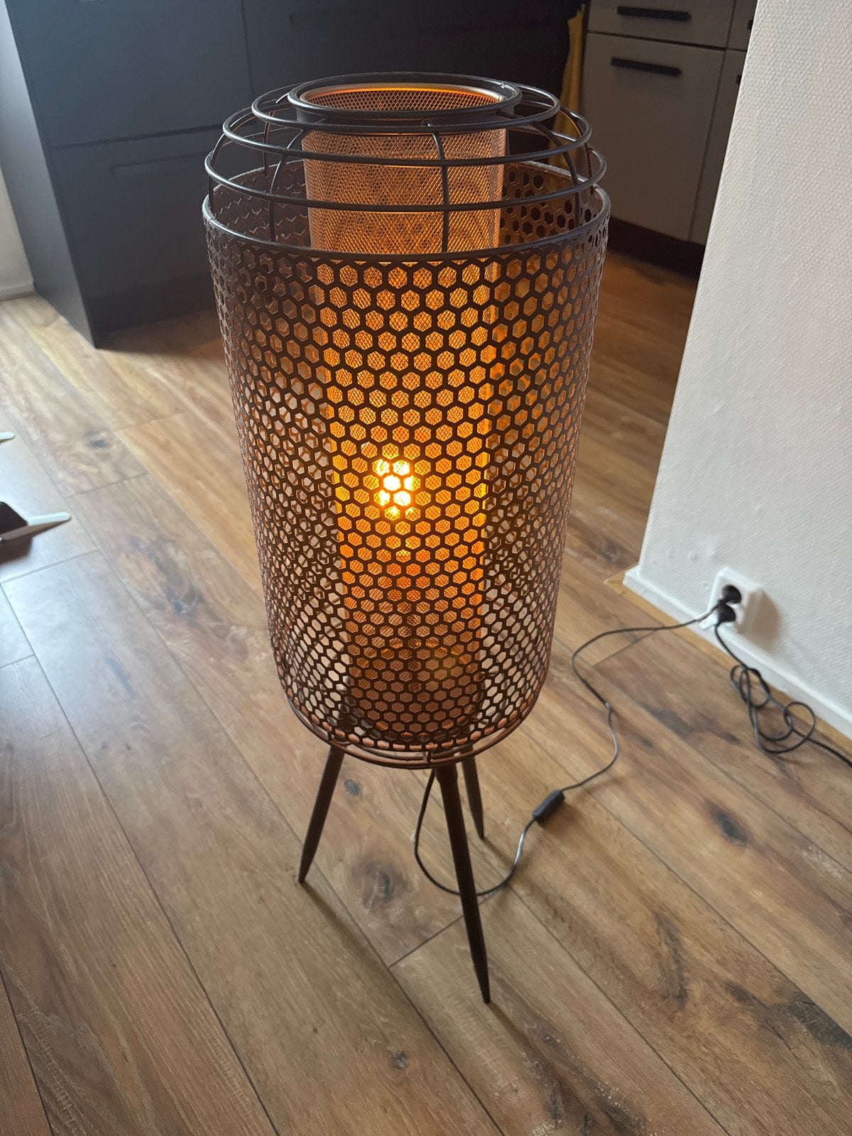 Moderne vloerlamp met honingraatpatroon, Ophalen, 100 tot 150 cm, E27 (groot), Zo goed als nieuw
