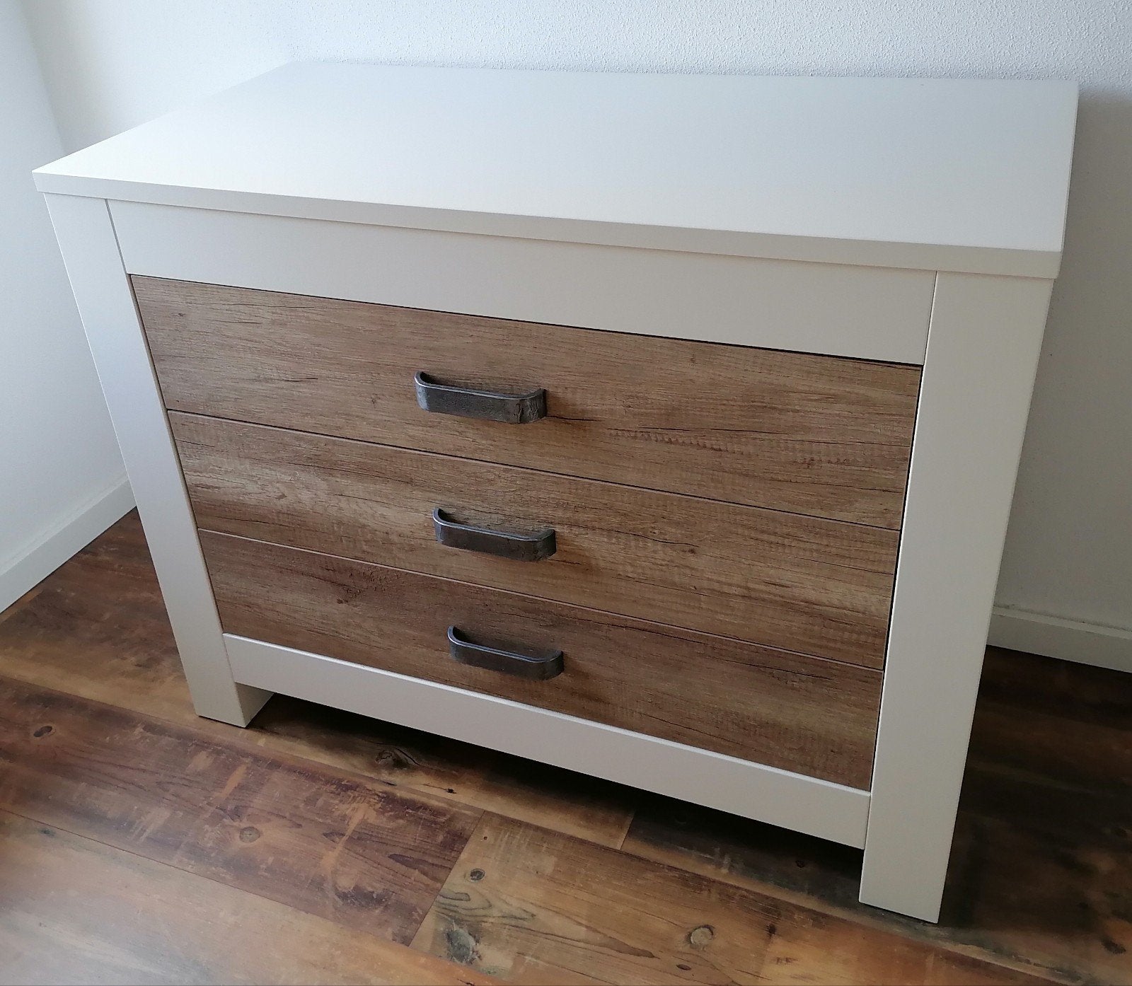Babykamer Bedje & Commode (Babypark) z.g.a.n, Ophalen, Zo goed als nieuw, Jongetje of Meisje