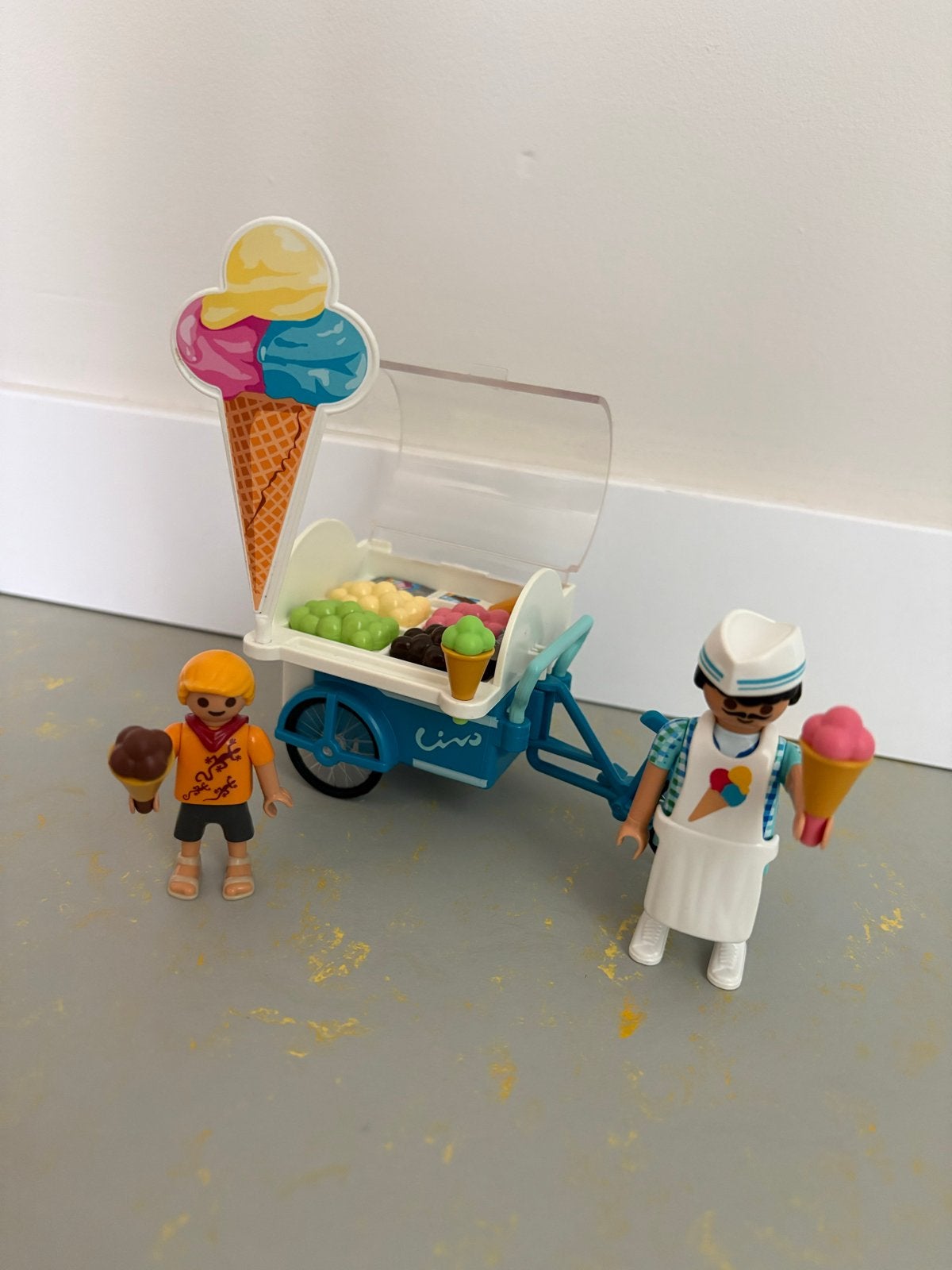 Playmobil IJscokar met figuren en accessoires, Complete set, Voertuig, Ophalen of Verzenden, Zo goed als nieuw