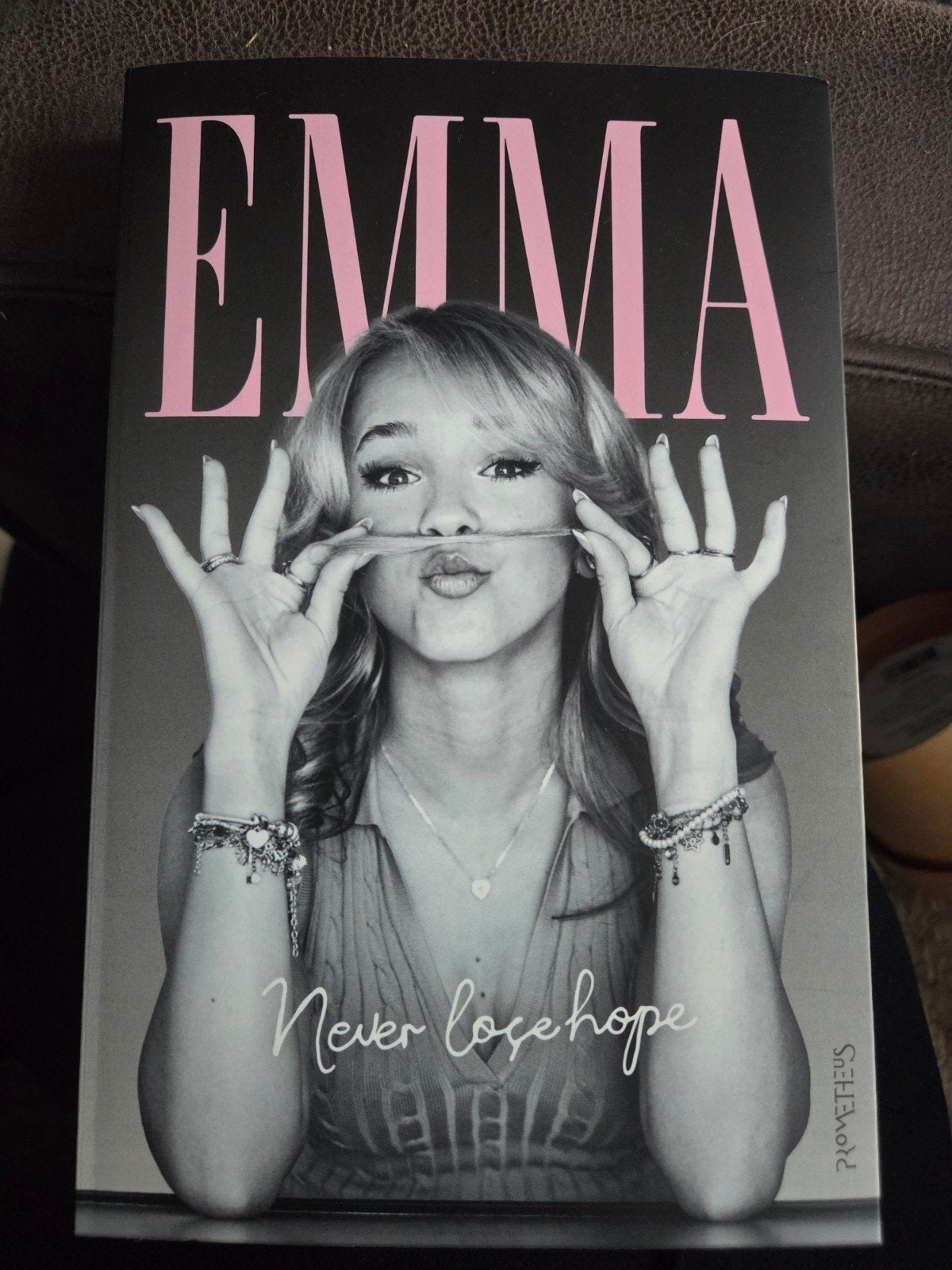 Emma Kok - Never Lose Hope (Biografie), Ophalen of Verzenden, Zo goed als nieuw, Emma Kok, Overige