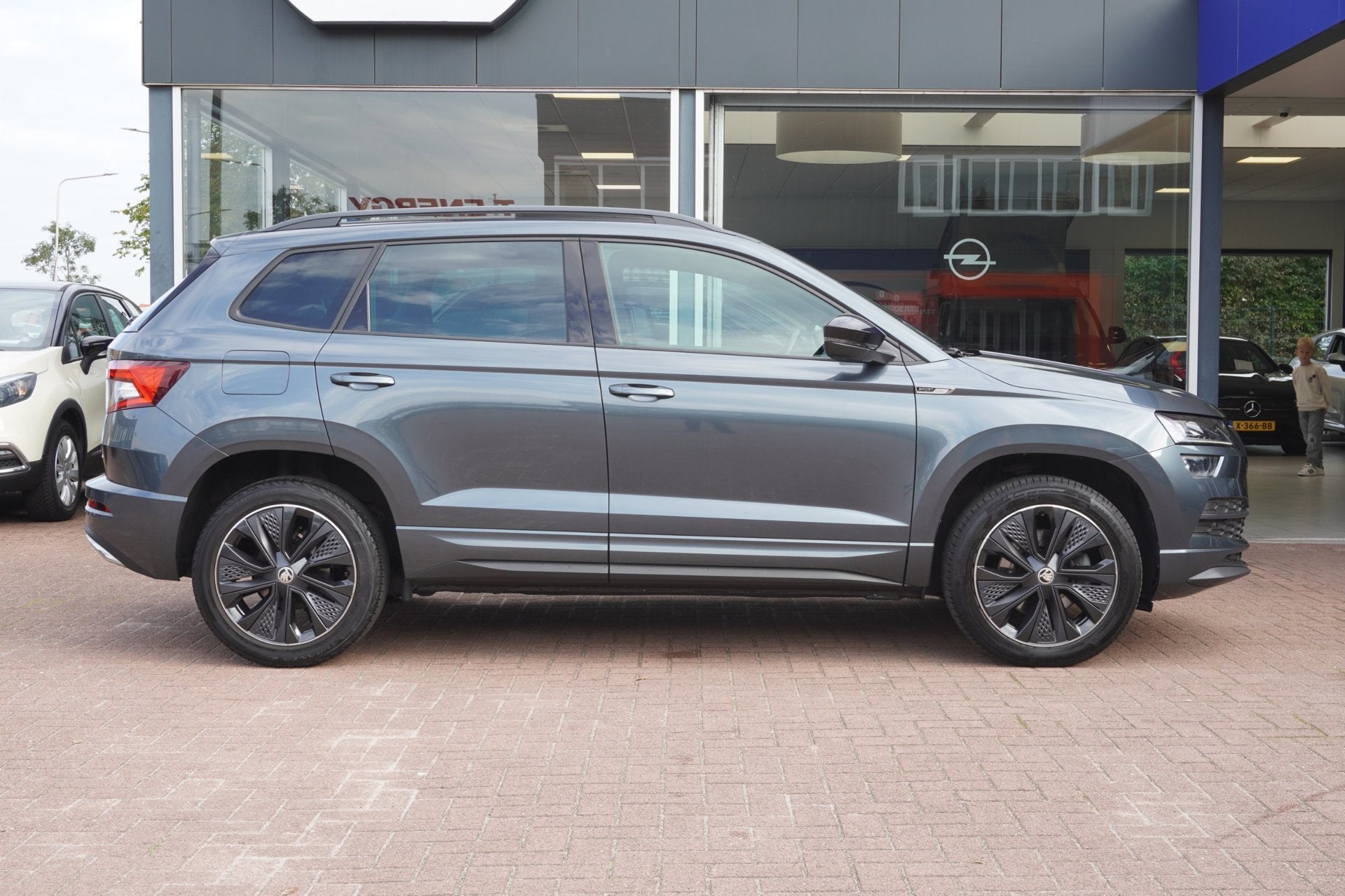 Skoda Karoq 1.5 TSI ACT Sportline Business Automaat | Carpla, Auto's, Dealer onderhouden, Stof, 4 cilinders, Karoq