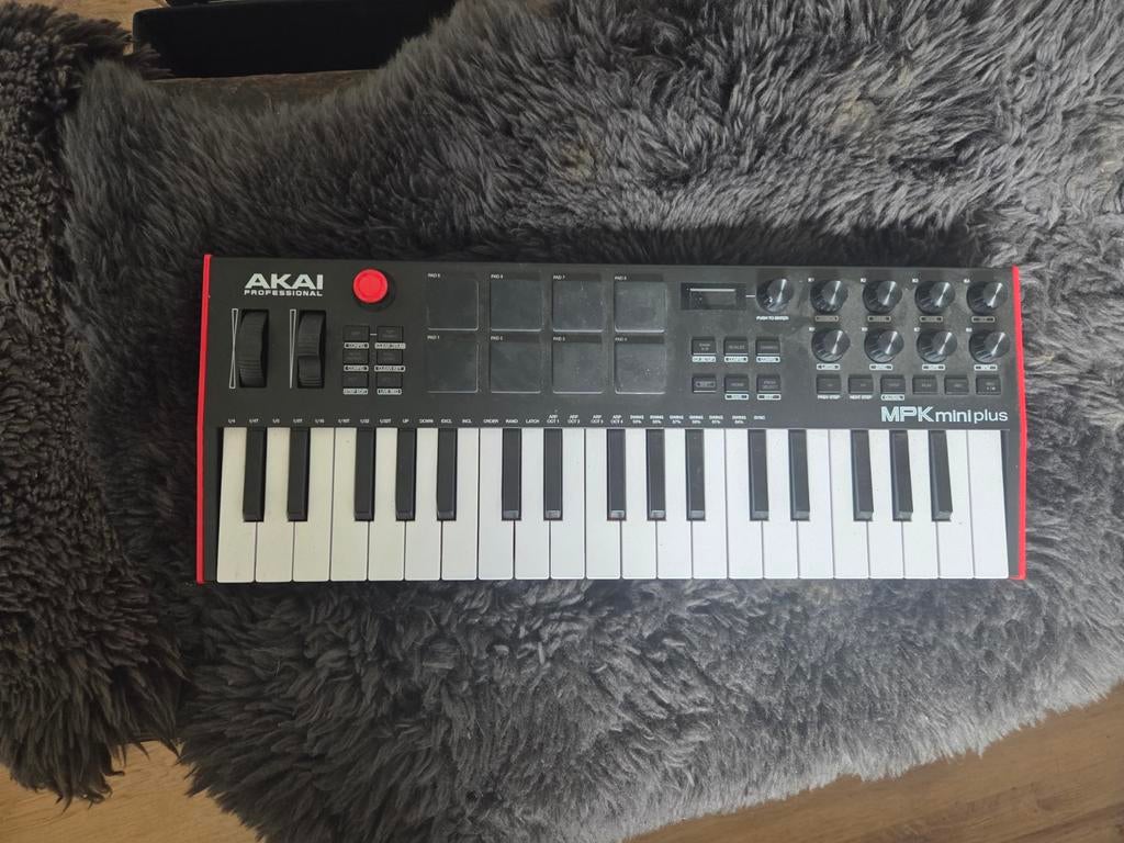 Akai MPK Mini Plus MIDI Keyboard Controller, Overige merken, Zo goed als nieuw, Midi-aansluiting, Overige aantallen