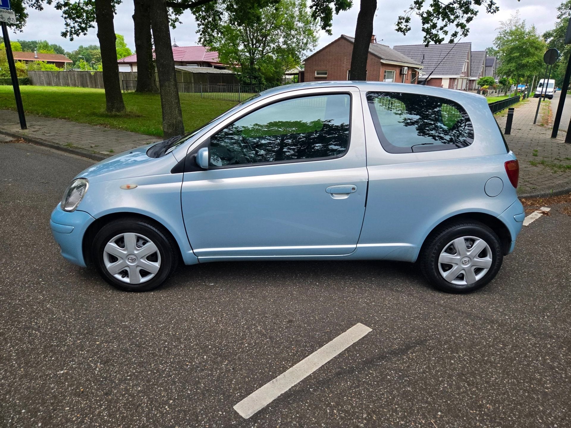 Toyota Yaris 1.3 VVT-i Sol automaat, Auto's, Gebruikt, 31 €/maand, 4 cilinders, Origineel Nederlands