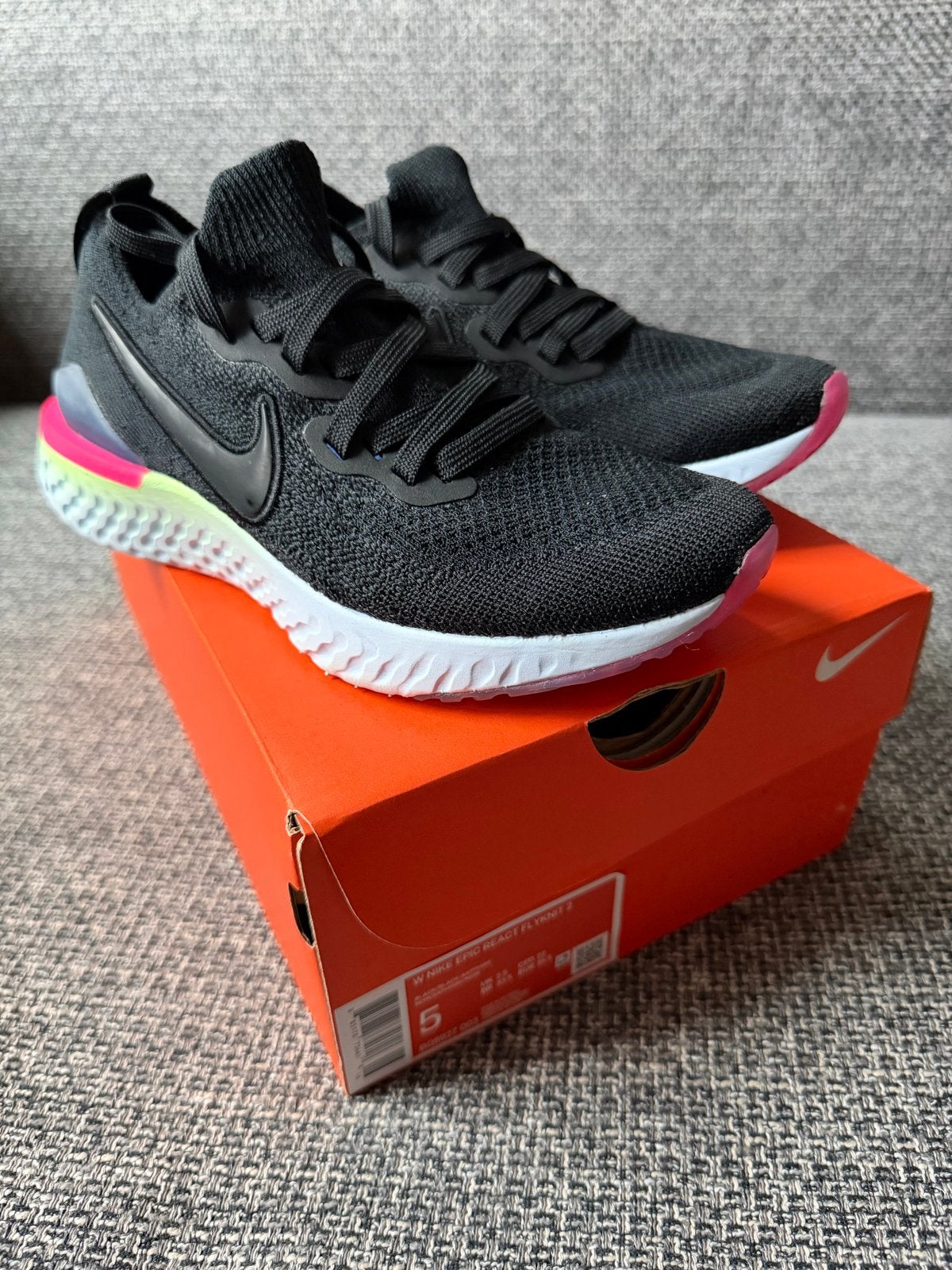 Nike Epic React Flyknit 2 - Nieuw in doos - Maat 35.5, Zwart, Nieuw, Ophalen of Verzenden, Sneakers of Gympen
