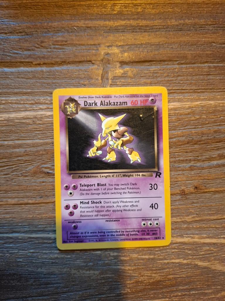 Dark Alakazam 18/82 Pokémon kaart, Hobby en Vrije tijd, Verzamelkaartspellen | Pokémon, Ophalen of Verzenden, Gebruikt, Losse kaart