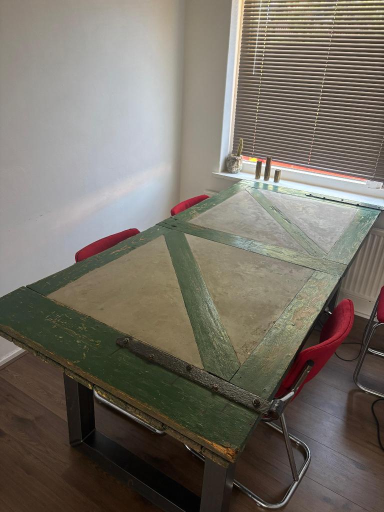 Prachtige eettafel gemaakt van oude staldeur, Ophalen, Gebruikt, Overige materialen, 200 cm of meer