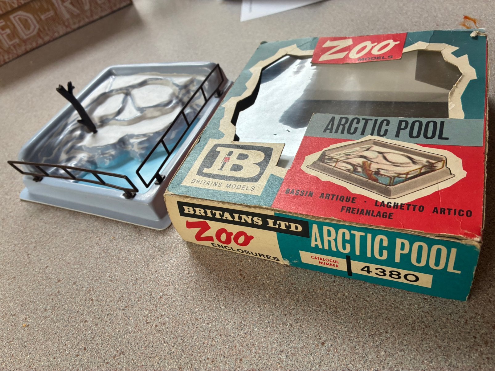 Britains ltd zoo arctic pool 4380, Verzamelen, Ophalen of Verzenden, Zo goed als nieuw, Beeldje of Figuurtje