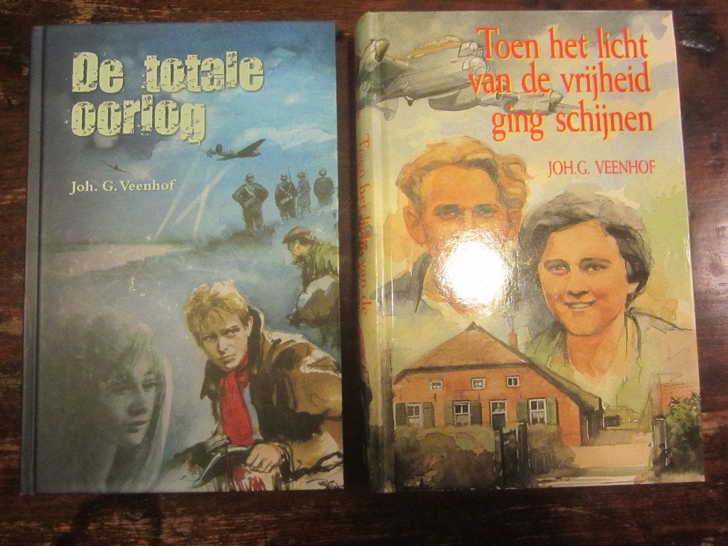 Joh G Veenhof totale oorlog/licht vrijheid, Ophalen of Verzenden, Tweede Wereldoorlog, Zo goed als nieuw, Overige onderwerpen