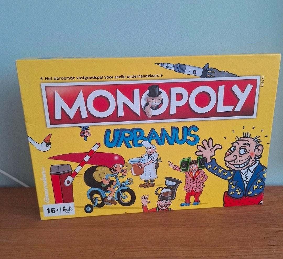 Monopoly Urbanus Bordspel - Zo goed als nieuw, Ophalen of Verzenden, Zo goed als nieuw, Hasbro European Services, 4 The Square, Stockley Park, Uxbridge, Middlesex, UB11 1ET, UK