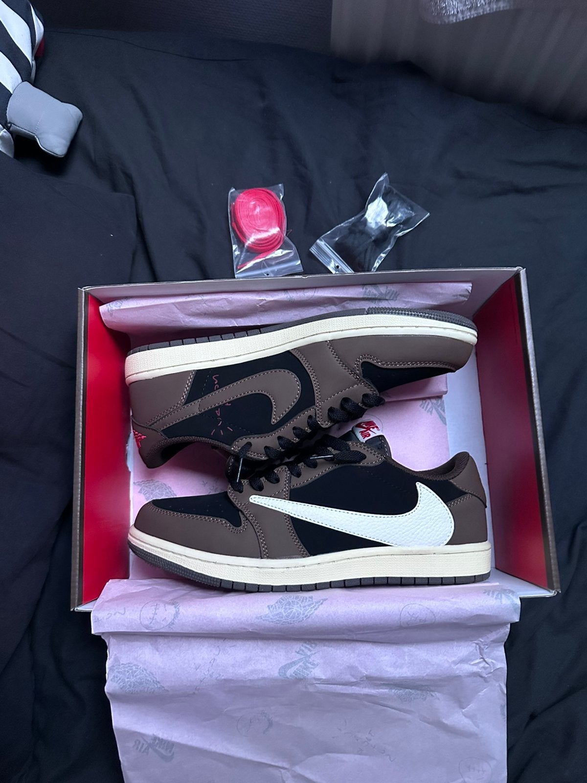 Nike Air Jordan 1 Low x Travis Scott “Mocha”, Kleding | Heren, Schoenen, Ophalen of Verzenden, Zo goed als nieuw, Bruin