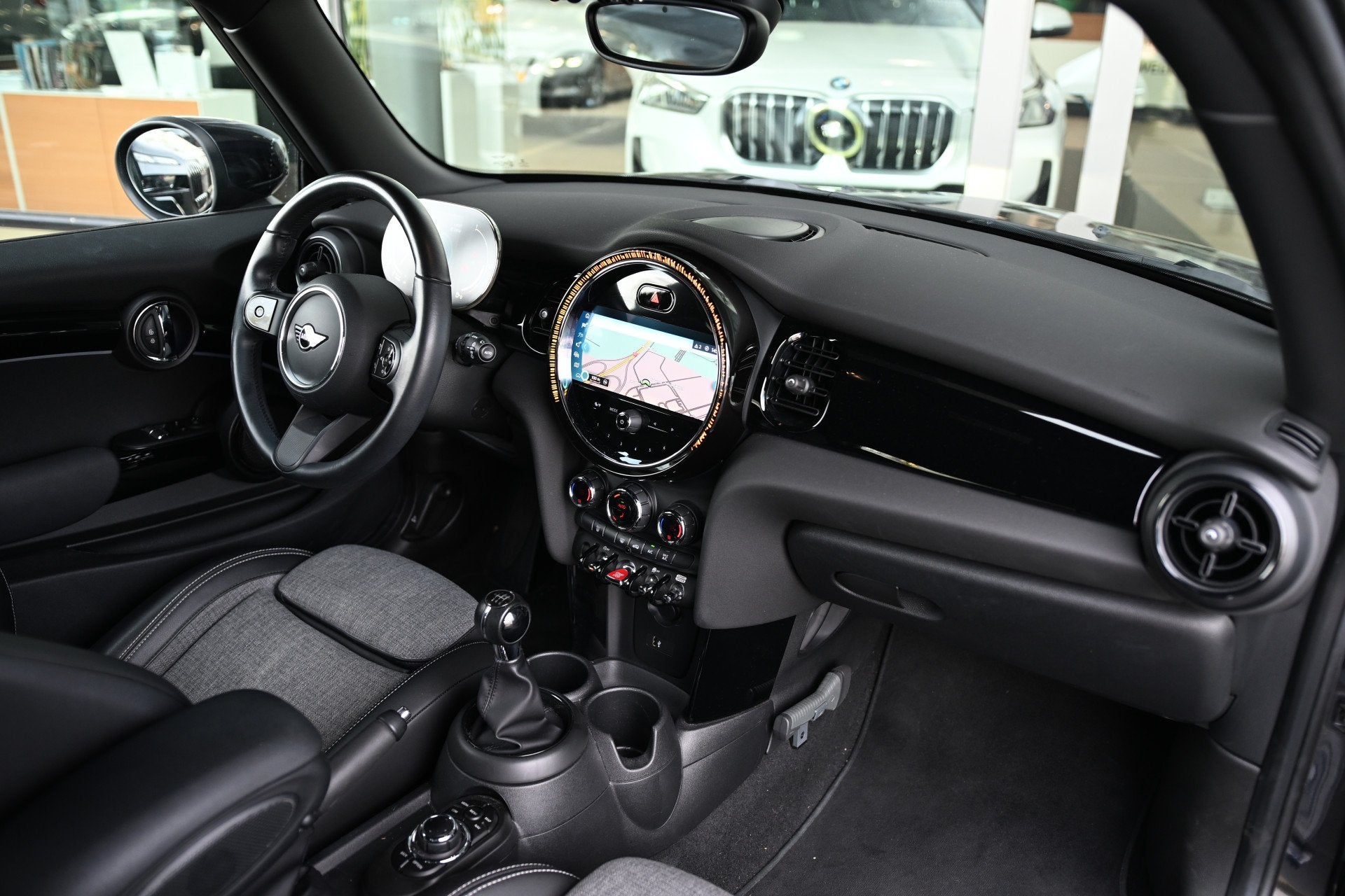 MINI Hatchback Cooper Classic / Sportstoelen / Getint Glas /, 136 pk, Gebruikt, Met garantie (alle), Leder en Stof