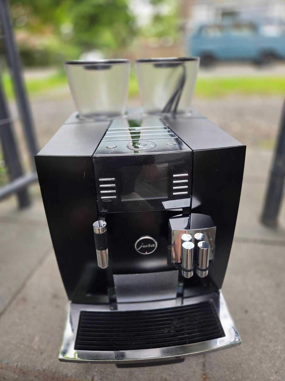 Jura Giga X8c met vaste wateraansluiting - Kantoorinboedel, Witgoed en Apparatuur, Koffiezetapparaten, Ophalen, Gebruikt, 10 kopjes of meer