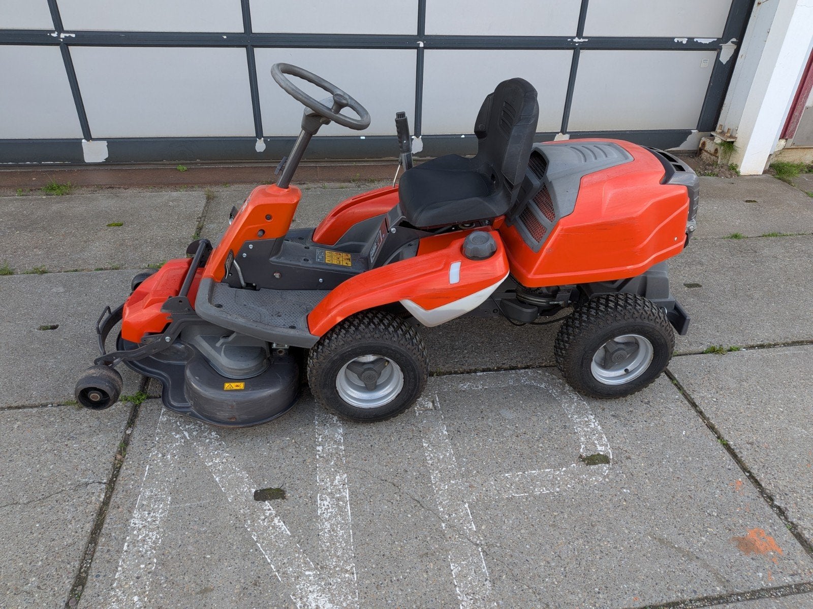 Husqvarna R 214C zitmaaier - Zo goed als nieuw, Ophalen, Cirkelmaaier, Mulchfunctie, Zo goed als nieuw