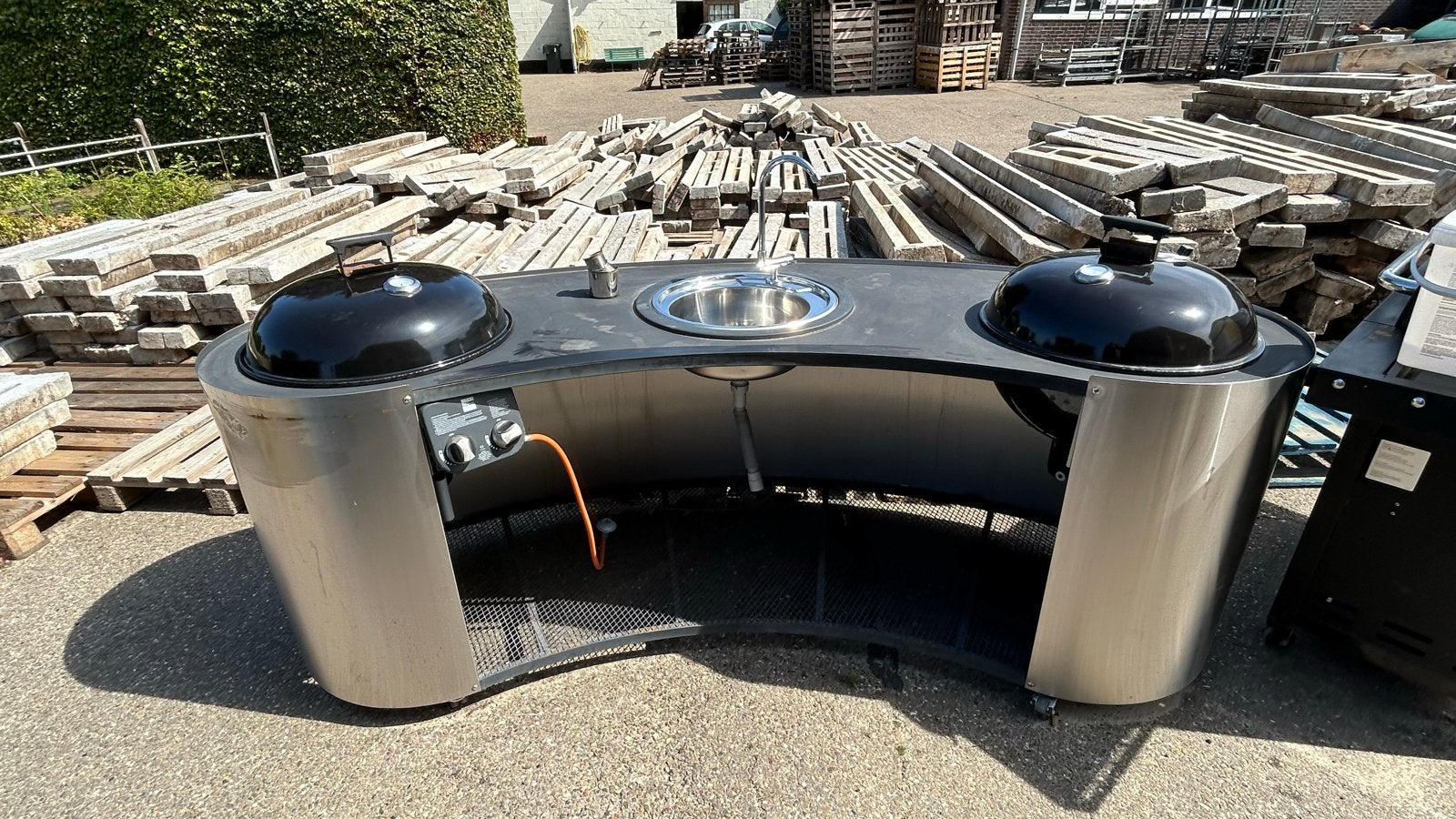 Buitenkeuken met dubbele BBQ en spoelbak, Tuin en Terras, Ophalen, Zo goed als nieuw, Gas, Vrijstaand