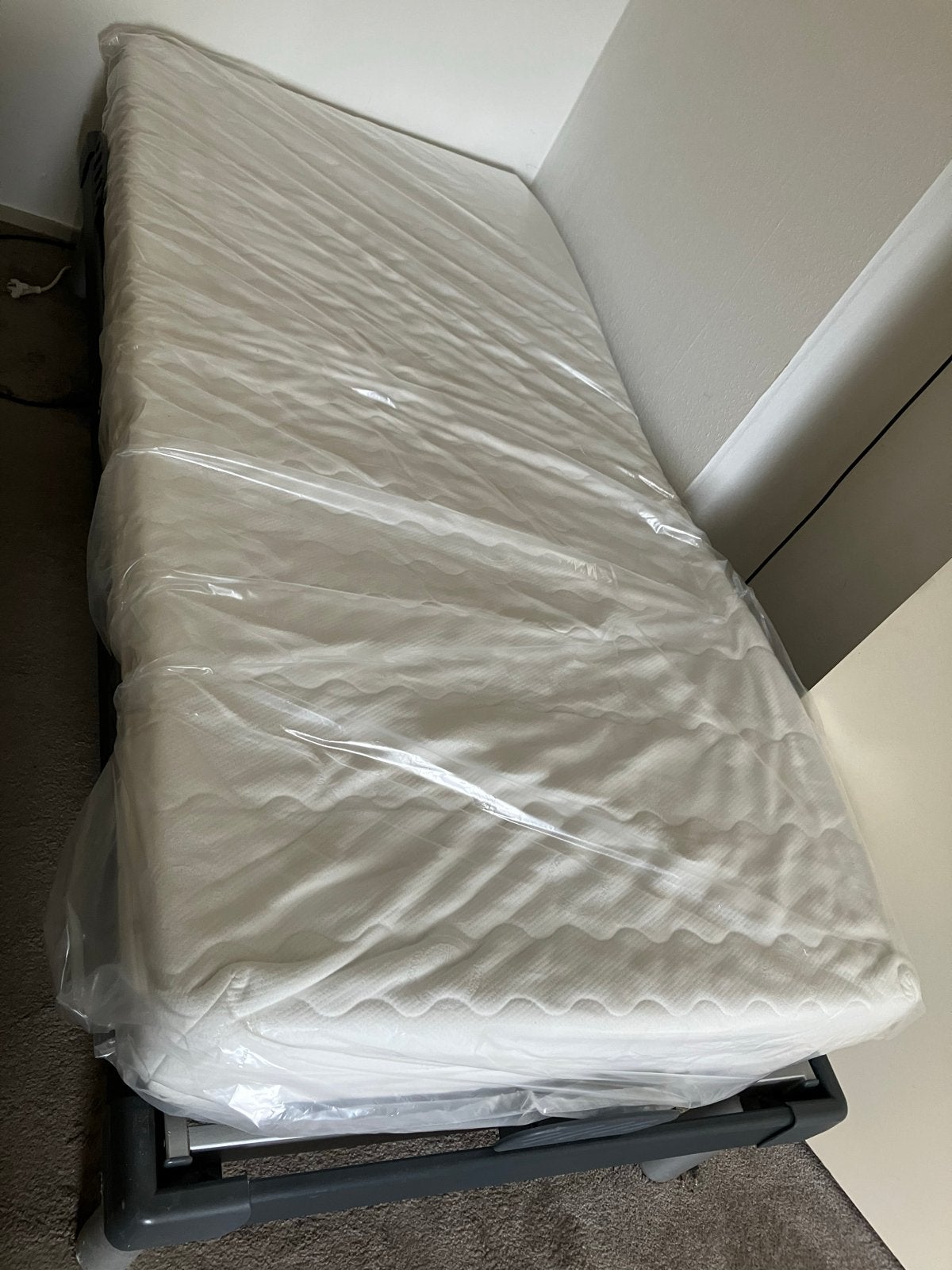 Discflex elektr schotelbodem bed hoog-laag verstelbaar, Diversen, Verpleegmiddelen, Ophalen of Verzenden, Zo goed als nieuw