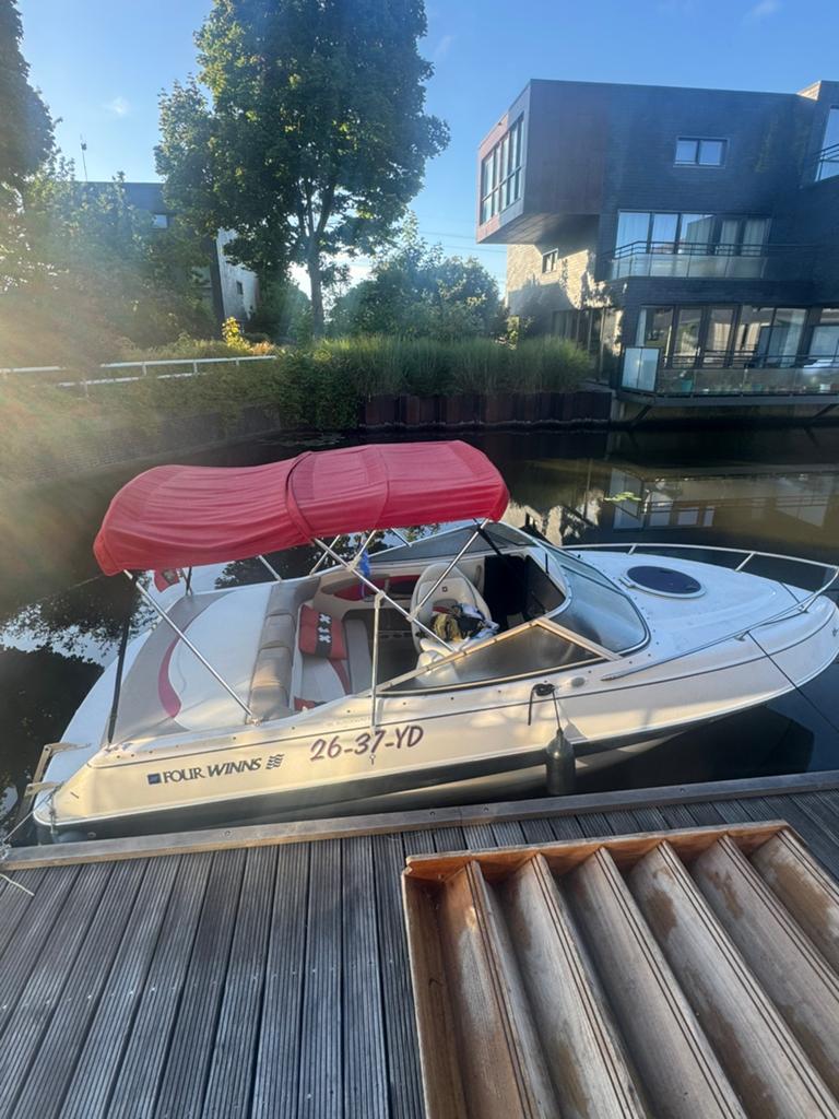 four winns speedboot te koop, Watersport en Boten, Speedboten, Gebruikt, Overige merken, Benzine, 120 tot 200 pk, Binnenboordmotor