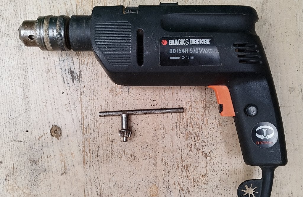 Black & Decker  BD154R  klop-/boormachine, Gebruikt, Variabele snelheid, 400 tot 600 watt, Ophalen