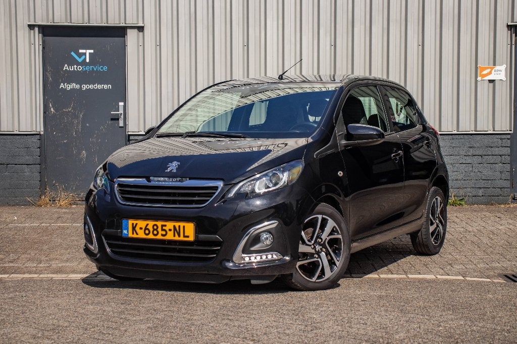 Peugeot 108 1.0 E-vti 72pk 5D 2021 Zwart, NAP, Cruise, Airco, Voorwielaandrijving, Stof, 4 stoelen, Zwart