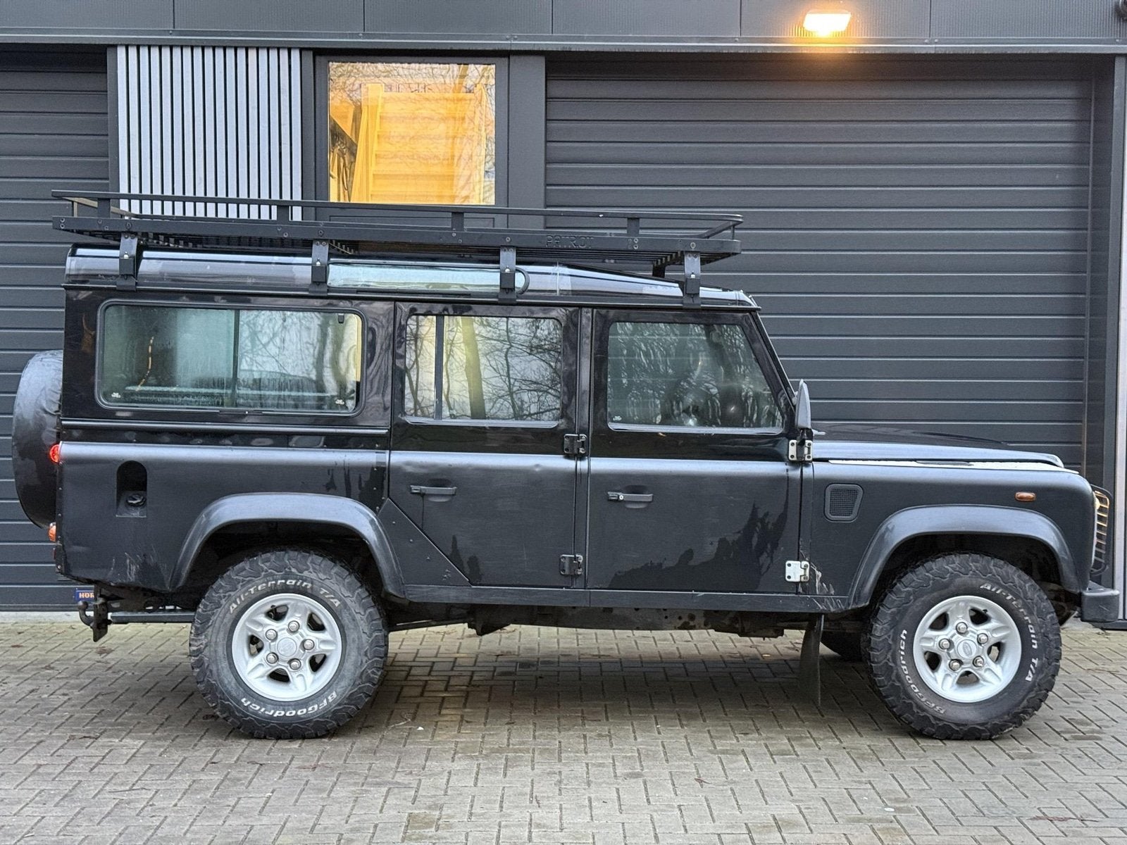 Land Rover Defender 2.5 110 Td5 County (bj 2000), Auto's, Oldtimers, Stof, Land Rover, 2495 cc, Bedrijf