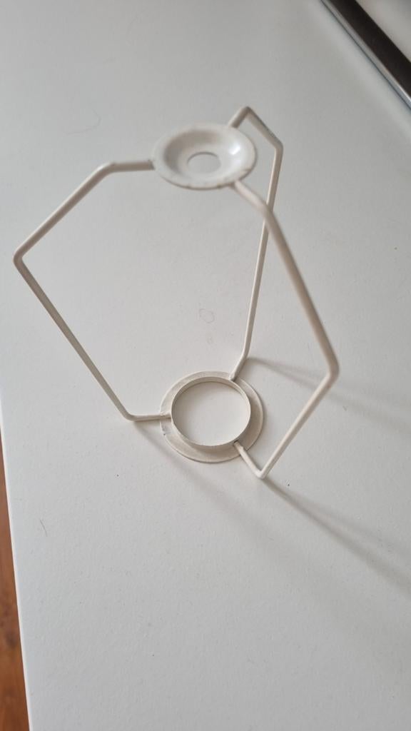 Gezocht: Lampenkap frame voor halfronde perspex kap, Gebruikt, Wit, Ophalen of Verzenden, Minder dan 25 cm