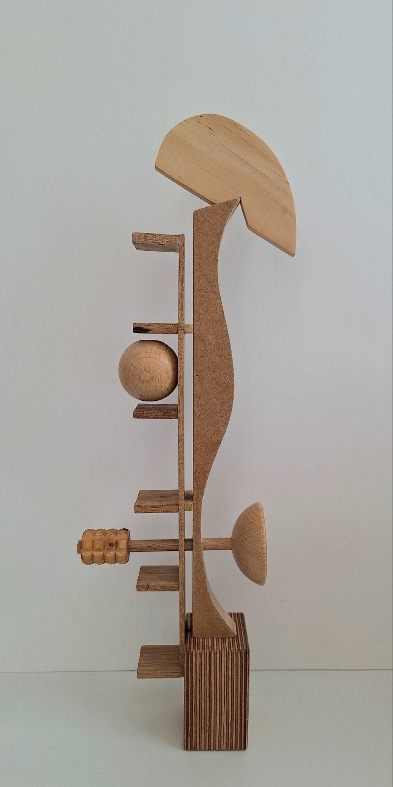 Houtsculptuur 'Woody', Antiek en Kunst, Ophalen of Verzenden, Handgemaakt, Beeld, Europa