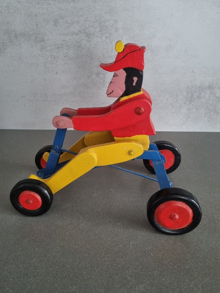 Vintage houten speelgoed - aap op een driewieler, Ophalen of Verzenden