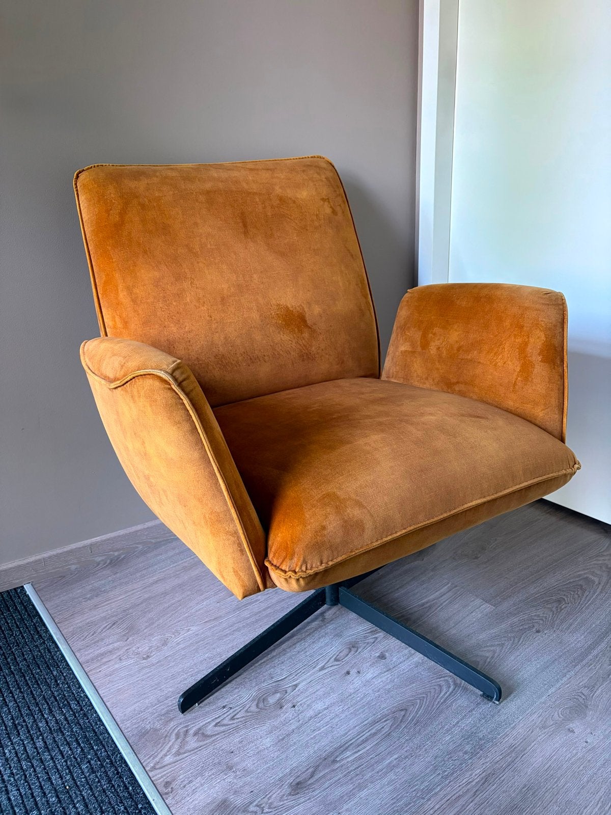 Eijerkamp draaifauteuil, oker, velvet stof, Huis en Inrichting, Fauteuils, Ophalen, Gebruikt, Stof, 75 tot 100 cm