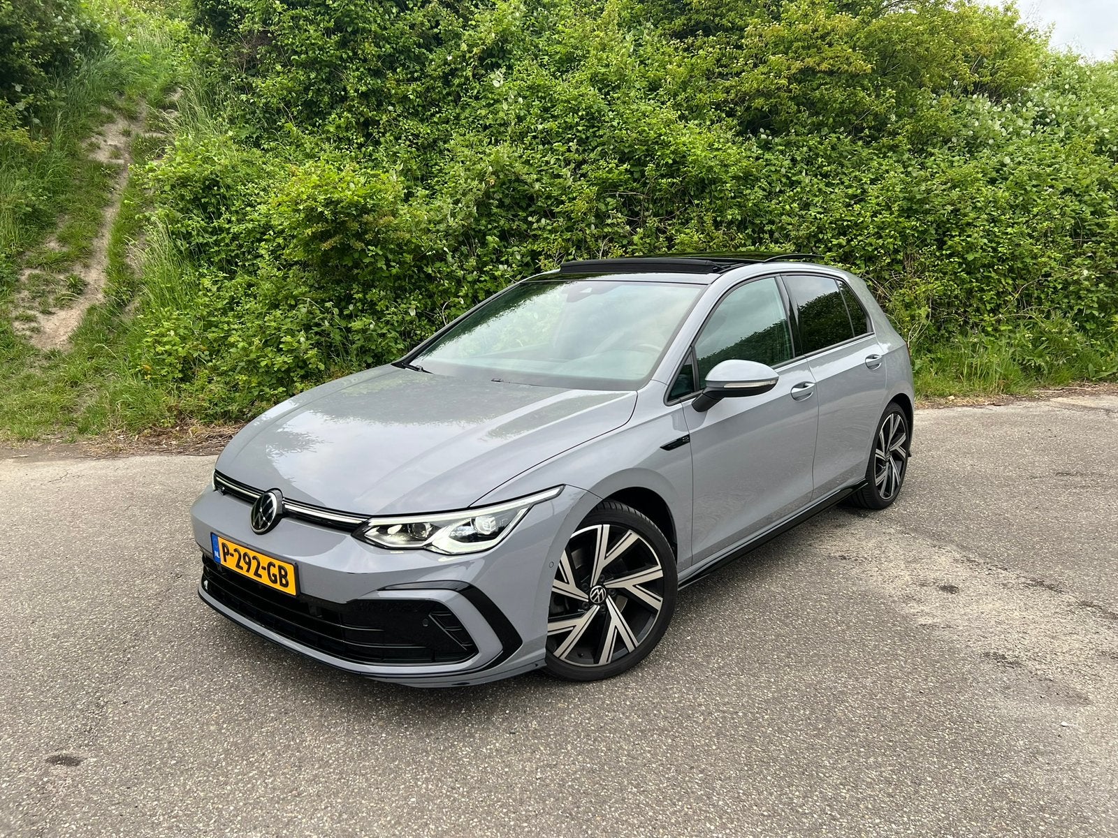 Volkswagen Golf 3x R-Line 1.5 TSI PANO VIRTUAL WINTER CAMERA, Auto's, Volkswagen, 1498 cc, 4 cilinders, Alcantara, 19 km/l