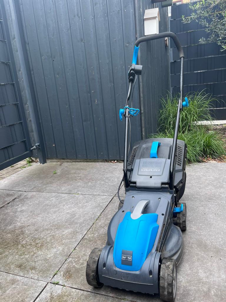 Elektrische grasmaaier, Ophalen, Elektrische grasmaaier, Zo goed als nieuw, Opvangbak