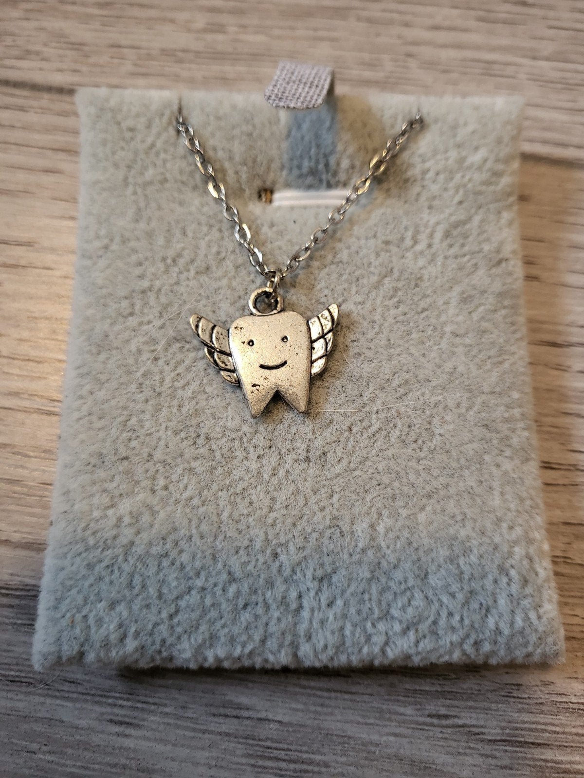 Nieuwe Ketting met Tand Hanger - Vliegende Tand, Met hanger, Nieuw, Ophalen of Verzenden, Zilver