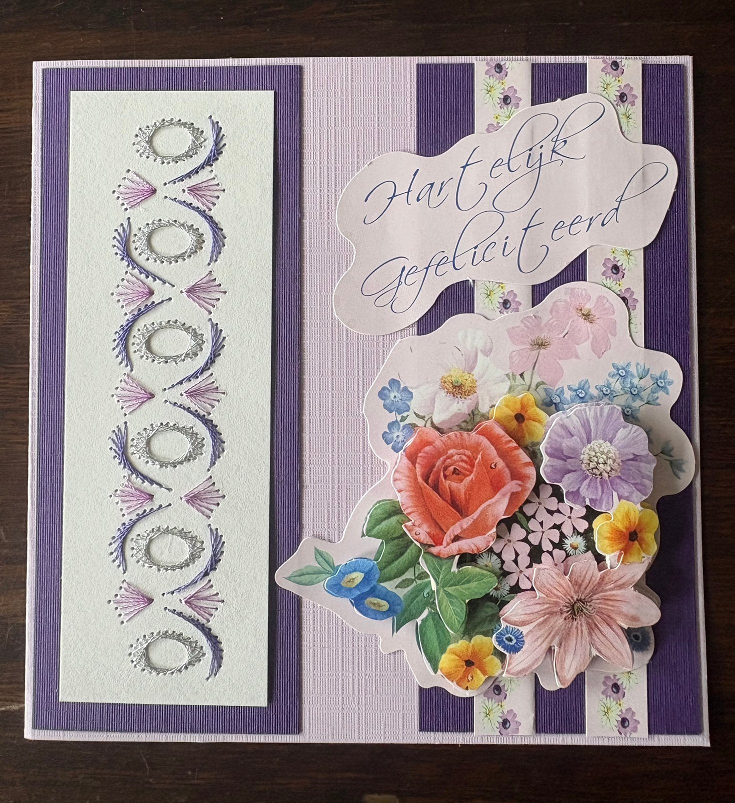 Nieuwe zelfgemaakte kaart met borduur Gefeliciteerd, Hobby en Vrije tijd, Kaarten | Zelfgemaakt, Ophalen of Verzenden, Nieuw, Overige thema's