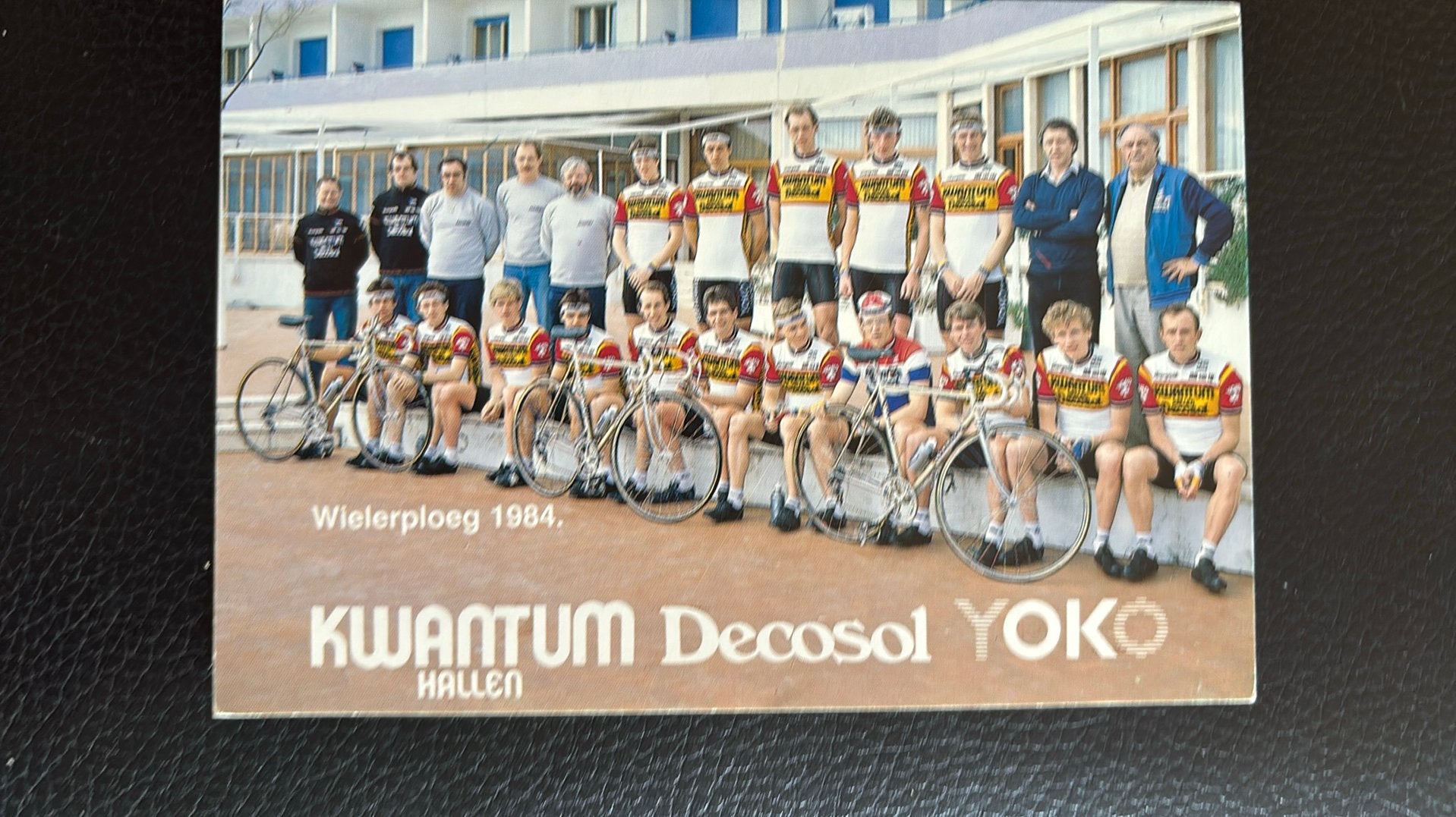 Wielrennen KWANTUM 1984 voor namen zie beschrijving, Verzamelen, Verzenden, Zo goed als nieuw, Overige sporten, Spelerskaart