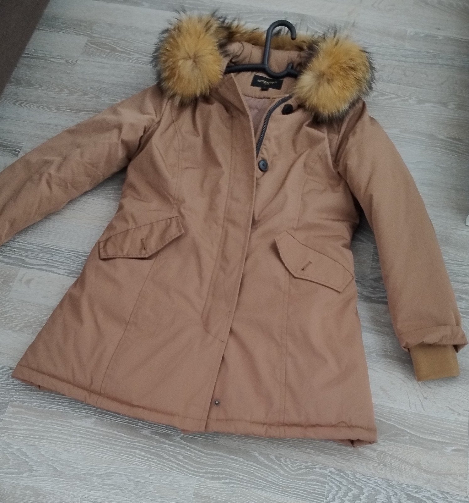 Mooie winterjas met bont kleur Camel maat 38, Ophalen of Verzenden, Zo goed als nieuw, Maat 38/40 (M), Bruin