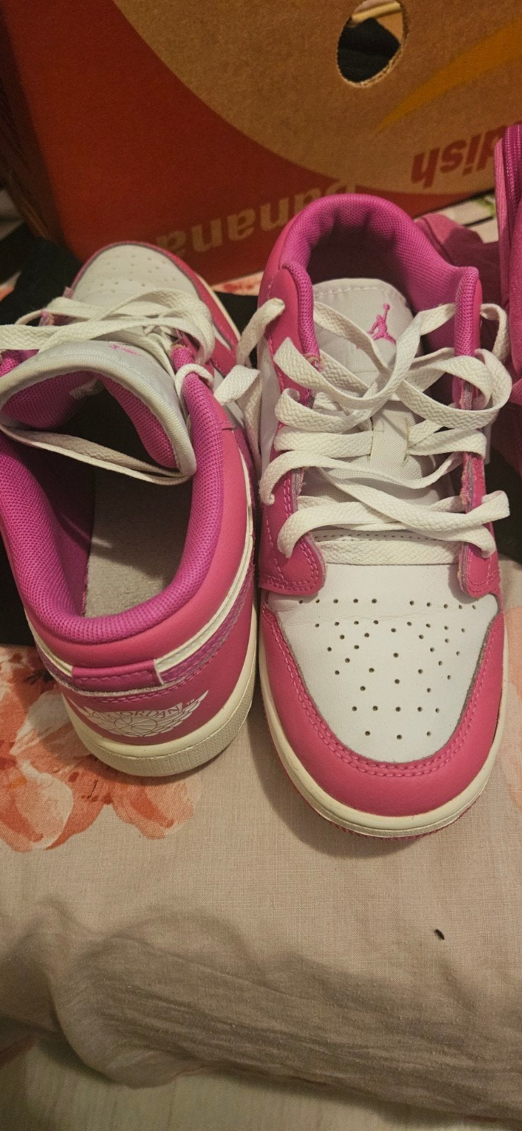 Nike Jordan sneakers en Nike trainingspak roze, Gebruikt, Meisje, Ophalen of Verzenden, Setje