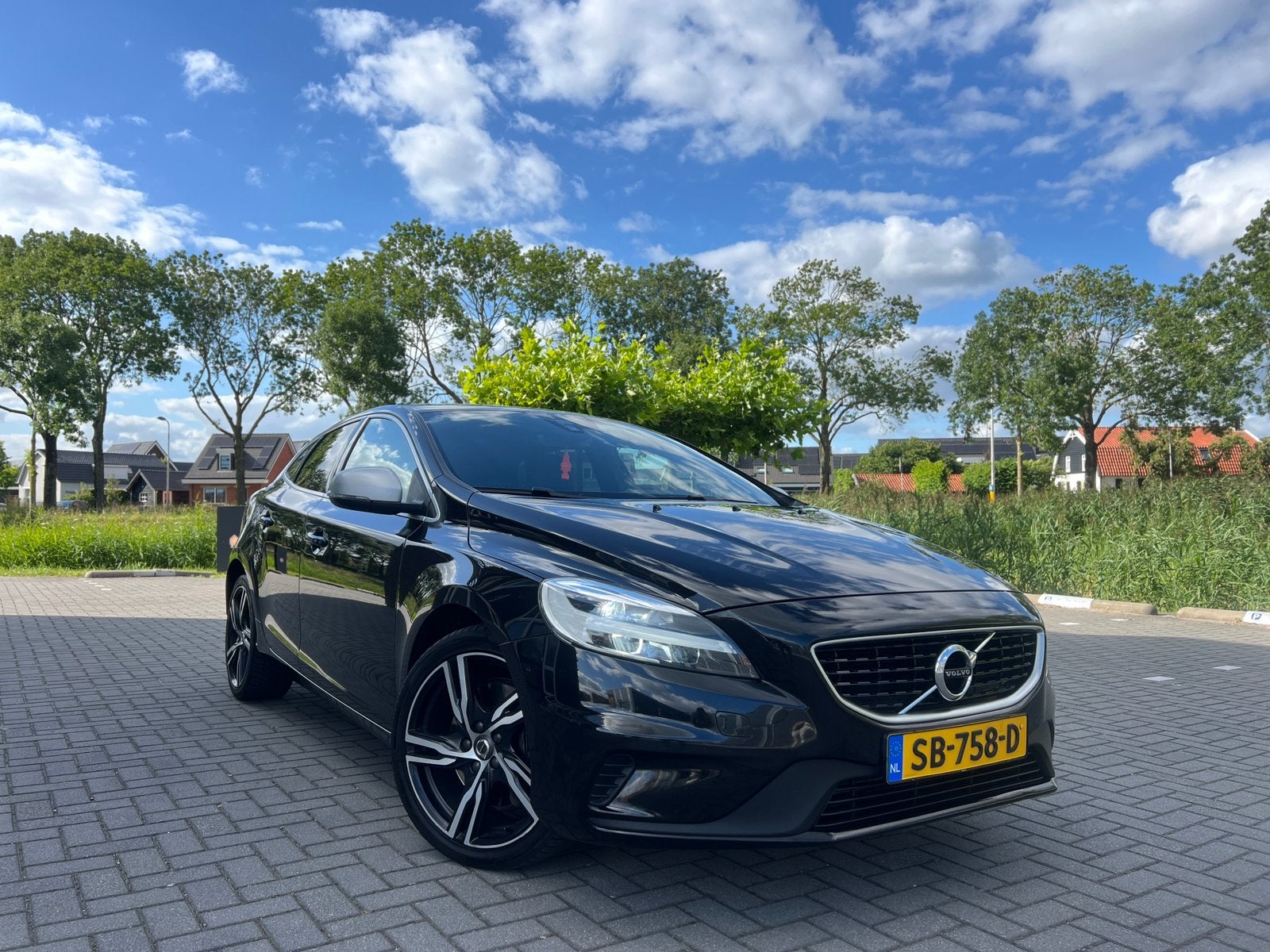 Volvo V40 2.0 D3 150PK|AUTOMAAT|2018|R-DESIGN|DEALER ONDERHO, Auto's, Volvo, Euro 6, 4 cilinders, Origineel Nederlands, Diesel