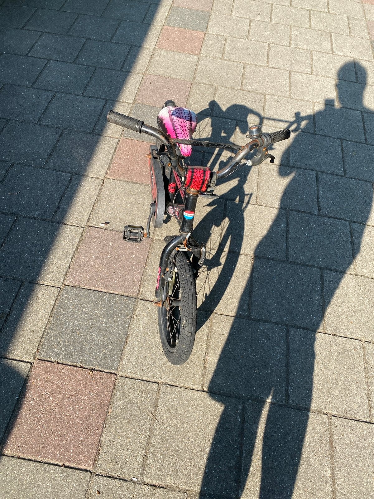 Kinderfiets MAX zwart/roze - 16 inch opknapper, Fietsen en Brommers, Fietsen | Kinderfietsjes, Ophalen, Gebruikt, Terugtraprem