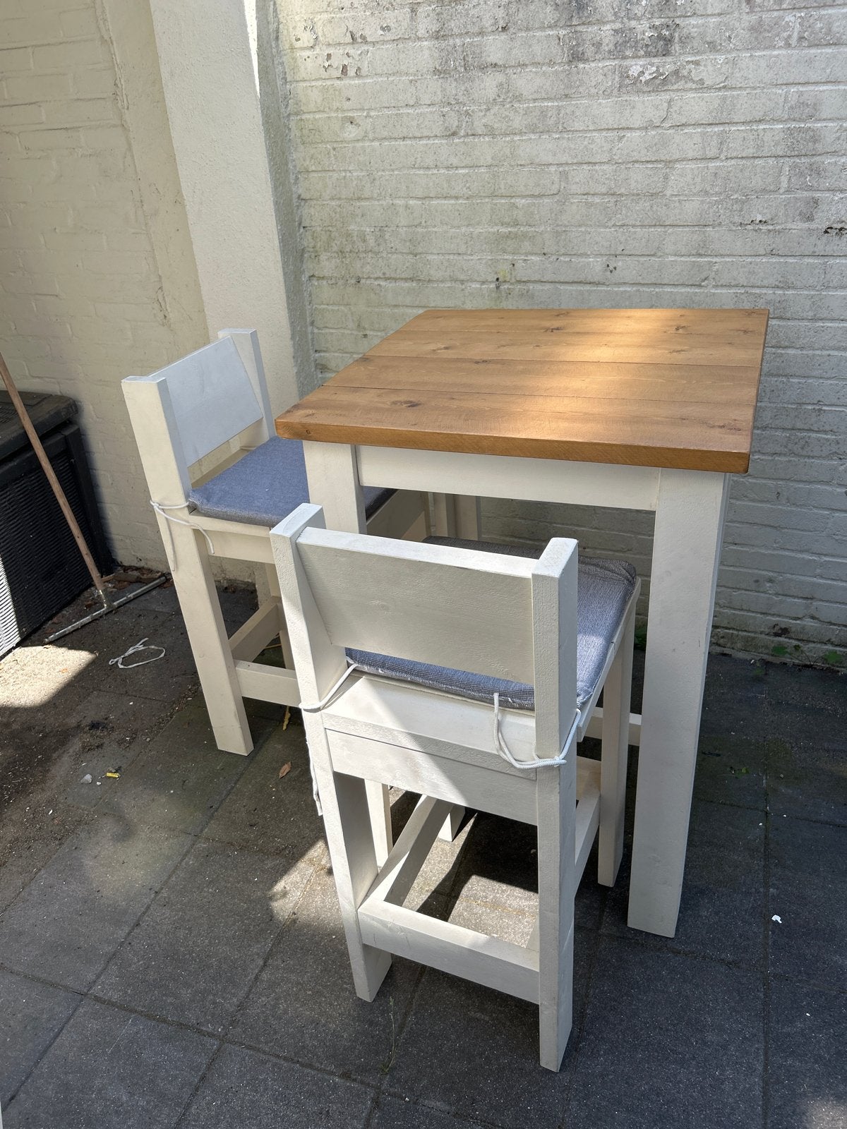 Hoge tafel met twee krukken, Huis en Inrichting, Tafels | Eettafels, Ophalen, Gebruikt, Vierkant, Tot twee personen