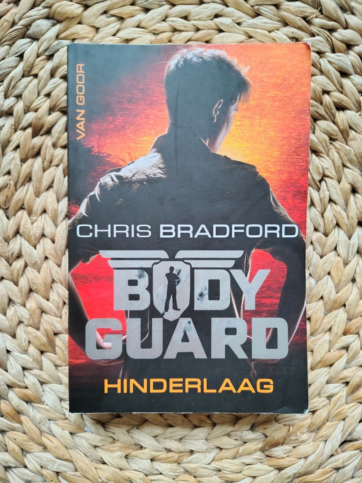 Chris Bradford - Hinderlaag, Boeken, Ophalen of Verzenden, Gelezen