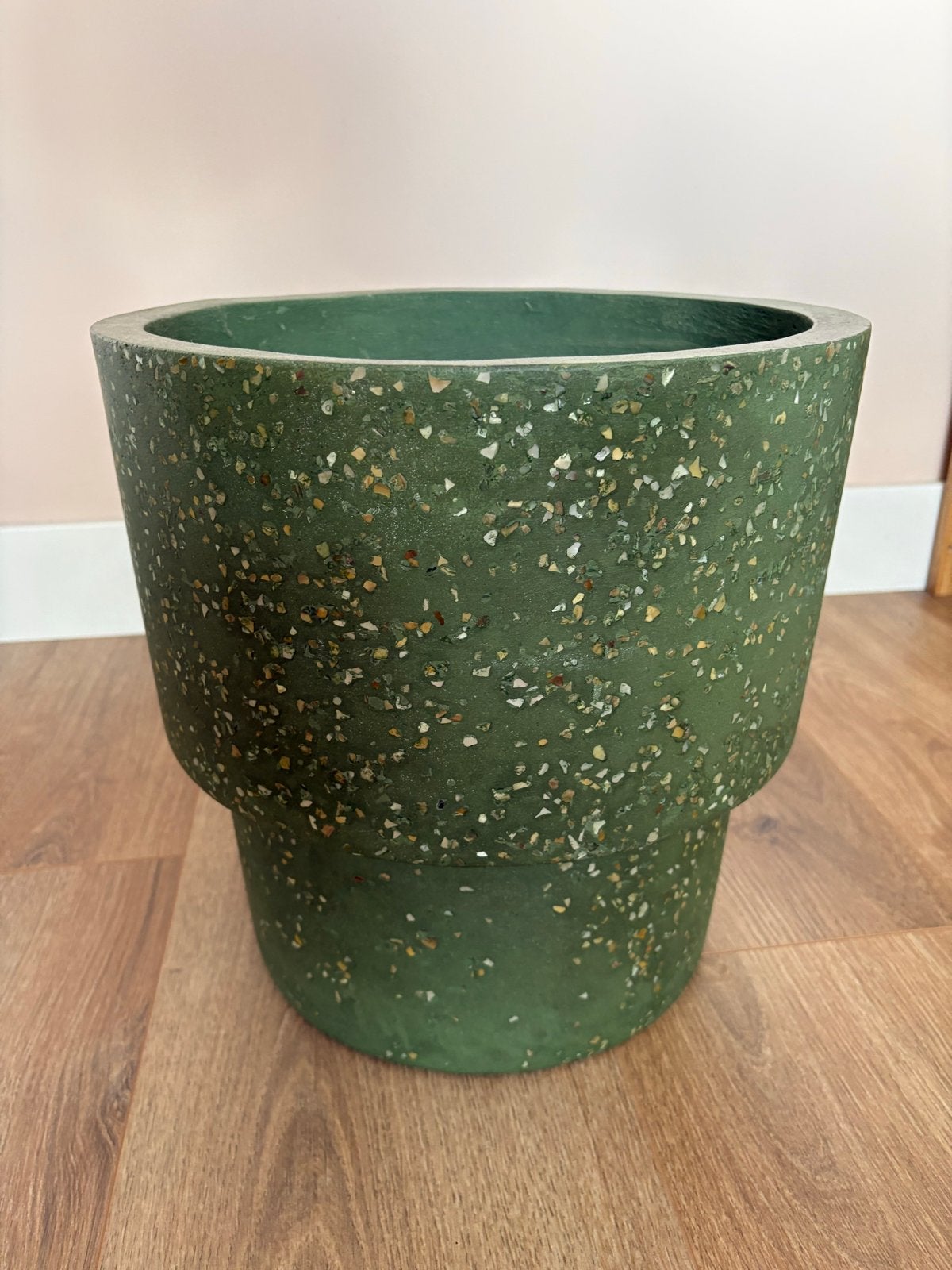 Groene bloempot met terrazzo-look, Overige materialen, Gebruikt, Rond, Binnen